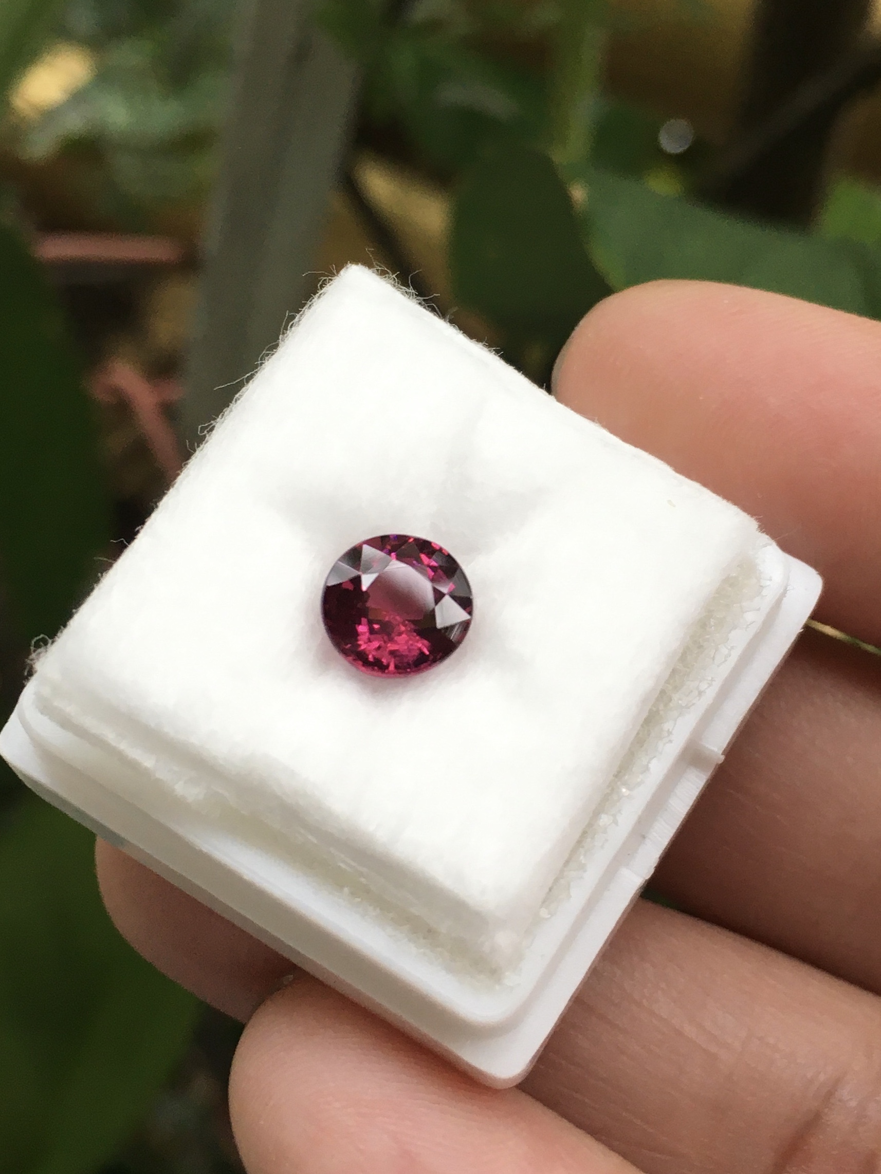 RHODOLITE โรโดไลท์ แท้ 1.61 กะรัต พลอยดิบสีม่วงจัด สวยลึก มีเสน่ห์มากๆค่ะ