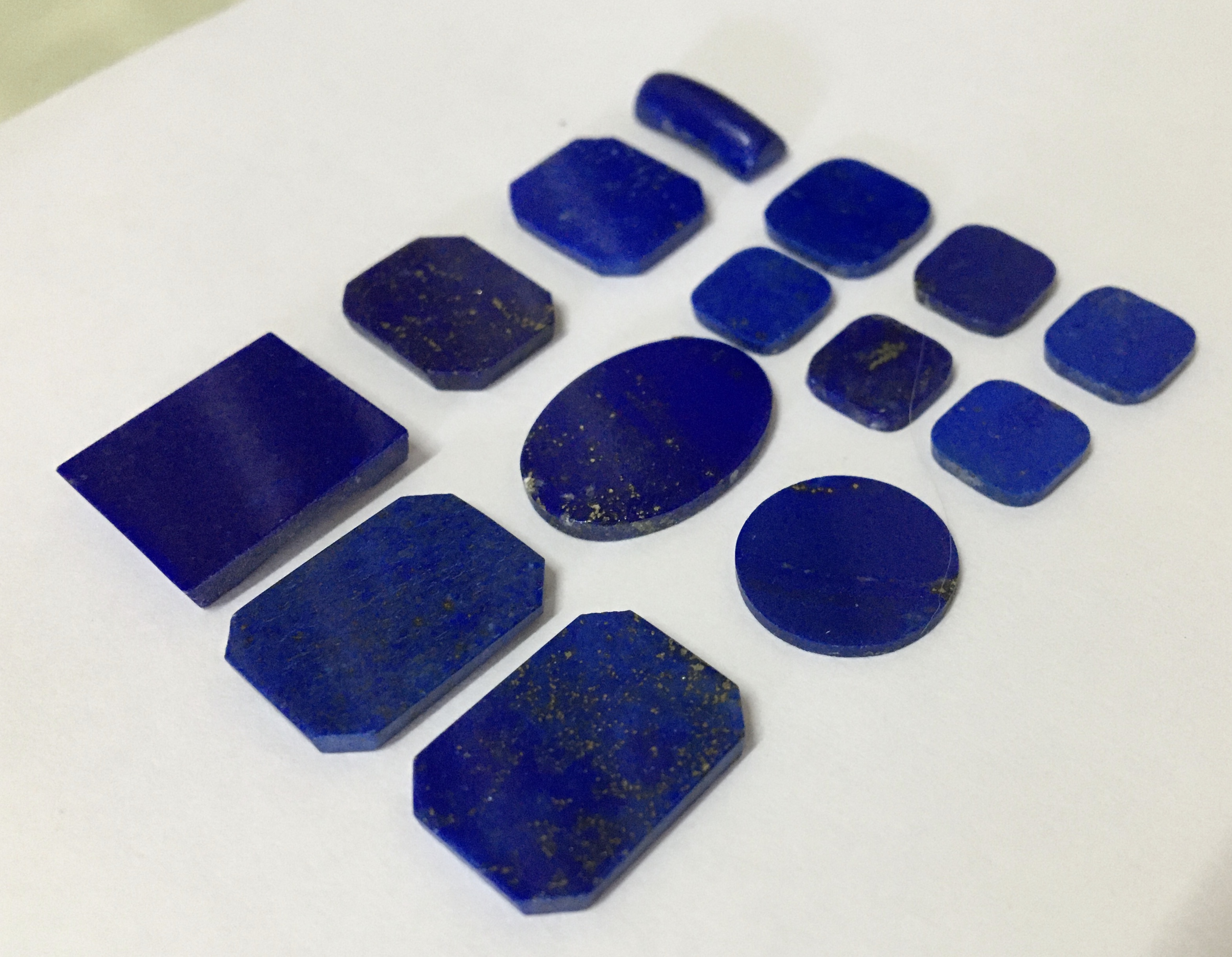 (ลดพิเศษทุกเทศกาล)ลาพิซ ลาซูรี่ แท้ คละเชพ 14 ชิ้น หนักรวม 37 กะรัต เป็นแผ่นแบนปัดเงาหน้าเรียบสวย ไม่พอใจยินดีคืนเงิน