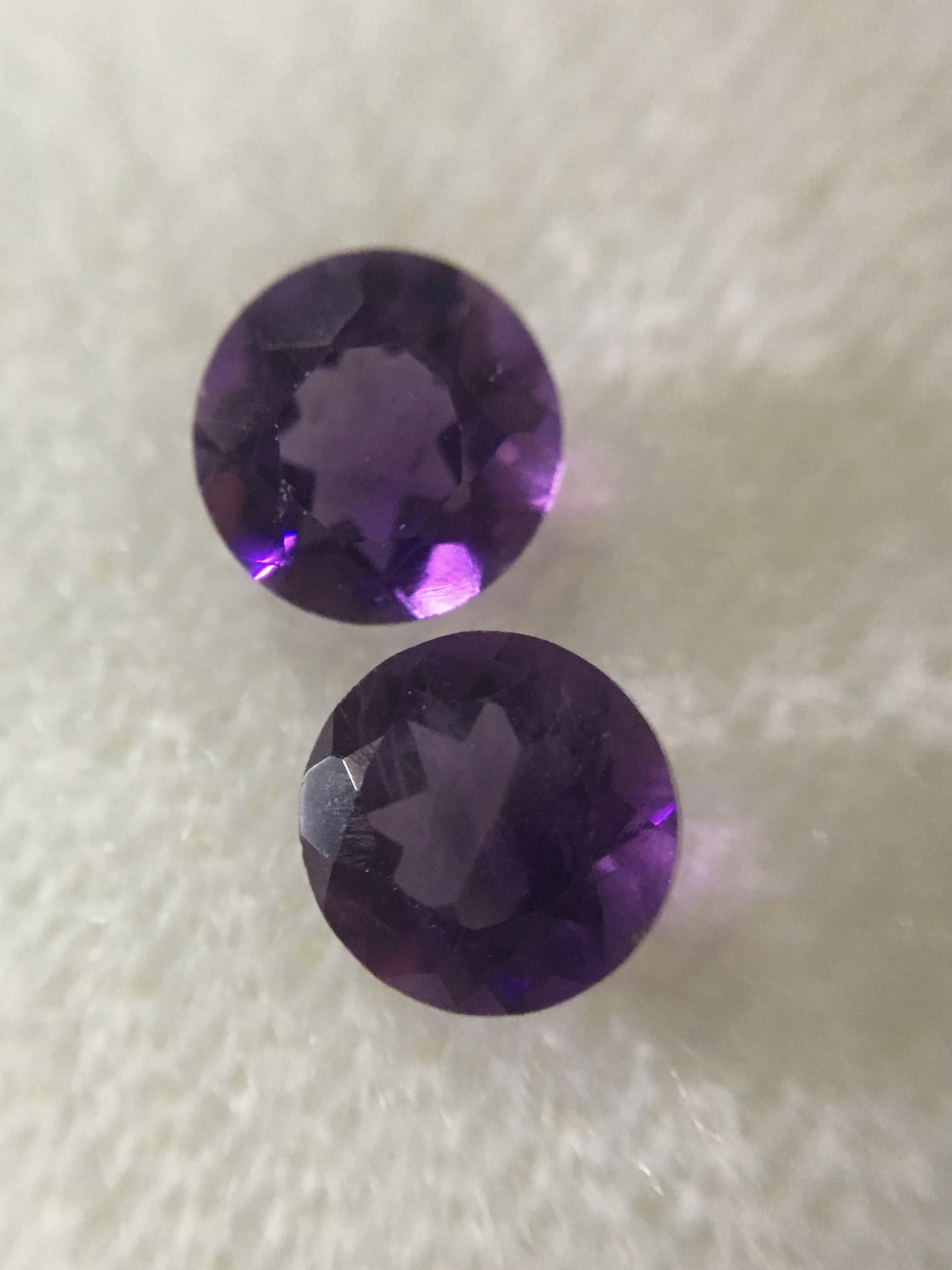 AMETHYST อเมทิสต์ แท้ 2 เม็ด 0.86 กะรัต จับคู่สำหรับทำต่างหู สีสวยสดมาก สวยมากค่ะ