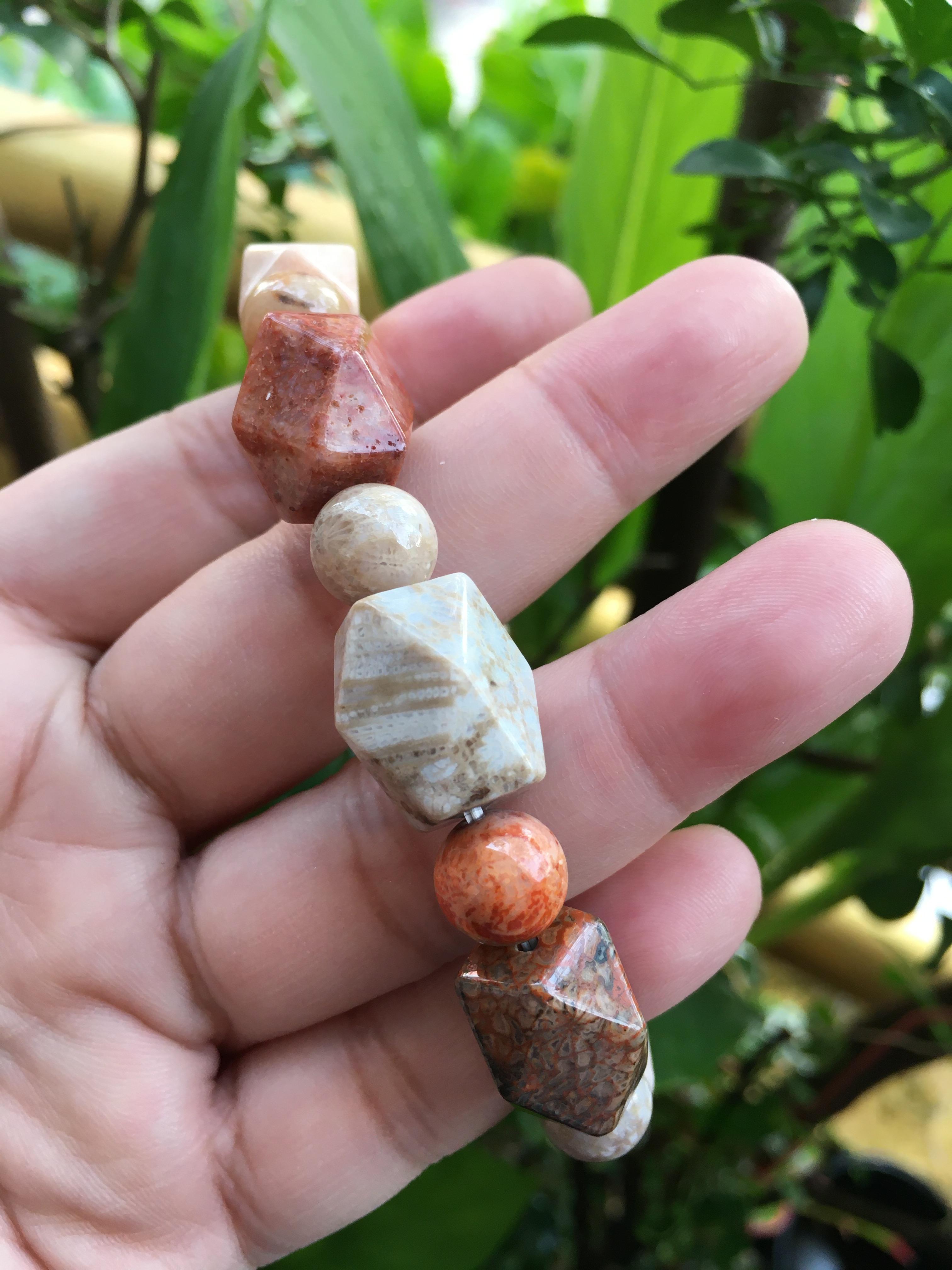 ข้อมือหินนำโชค ฟอสซิลปะการัง แท้ รูปทรงน่ารักค่ะ ลายสวย ใส่ง่าย