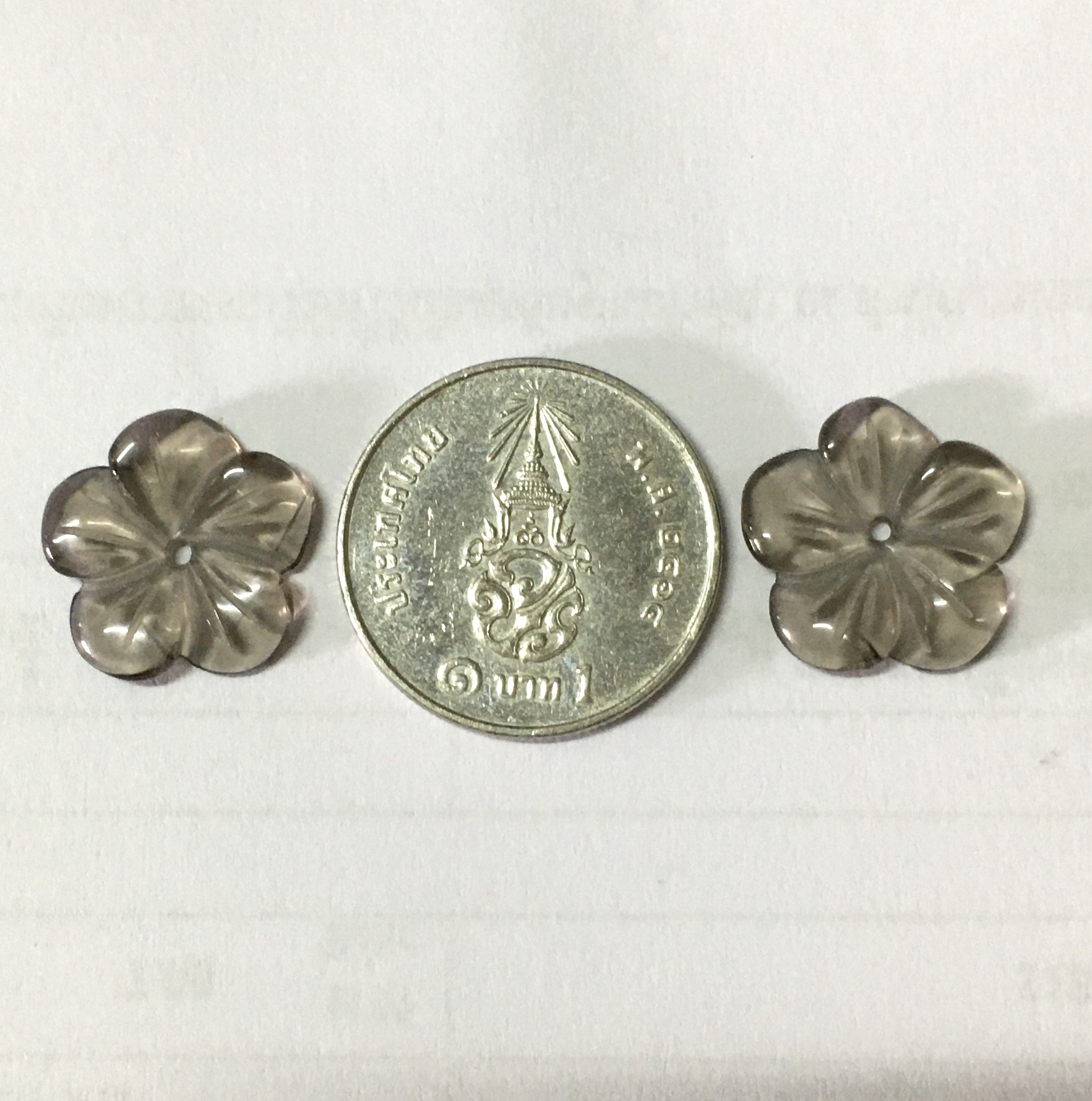 SMOKY QUARTZ สโมคกี้ควอทซ์ แกะดอกไม้ 14.5 มม. งานน่ารักม๊าก จัดคู่ทำต่างหู หรือจี้แหวนได้ค่ะ