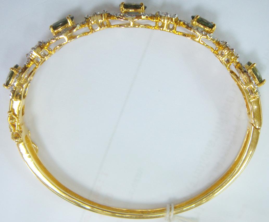 pd031(เพชรพลอยแท้ราคาเบาๆ)กำไลเขียวส่องเพชรแท้ 1.10 กะรัต 49000!!!