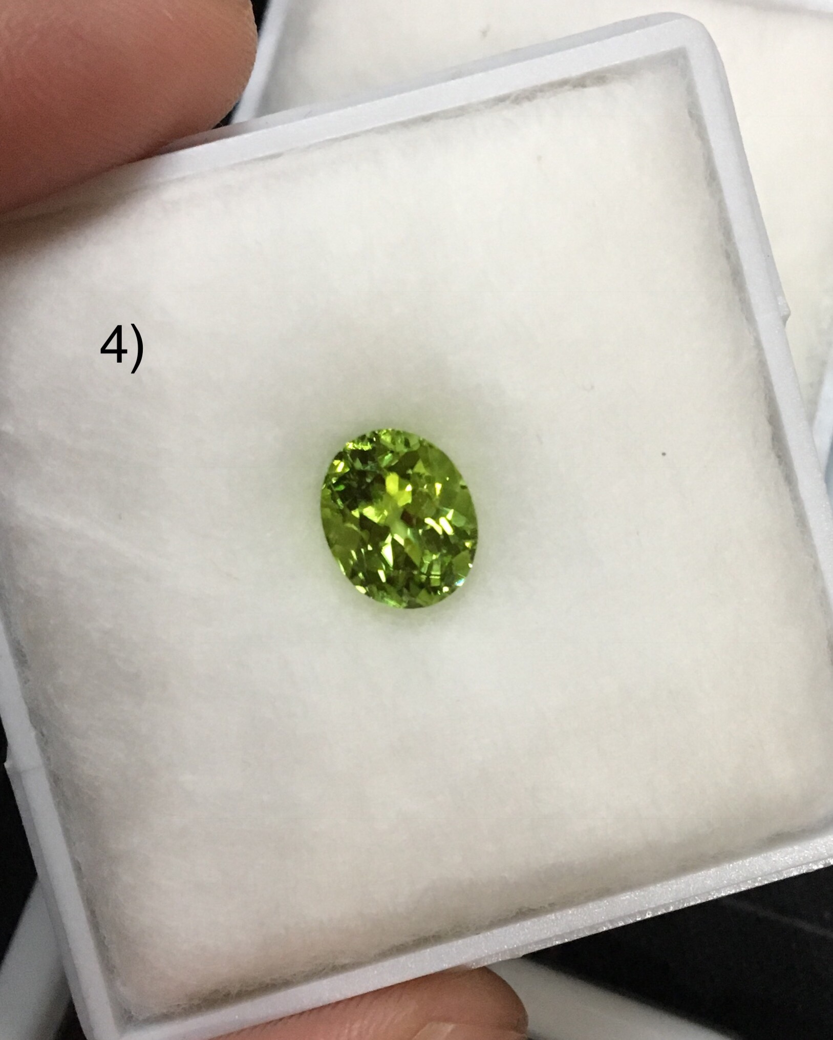 (Hot 590 ทุกกล่องจ้า) พลอยเนื้ออ่อน พลอยใส คละสี พลอยแท้ทุกเม็ด ไม่พอใจยินดีคืนเงินค่ะ