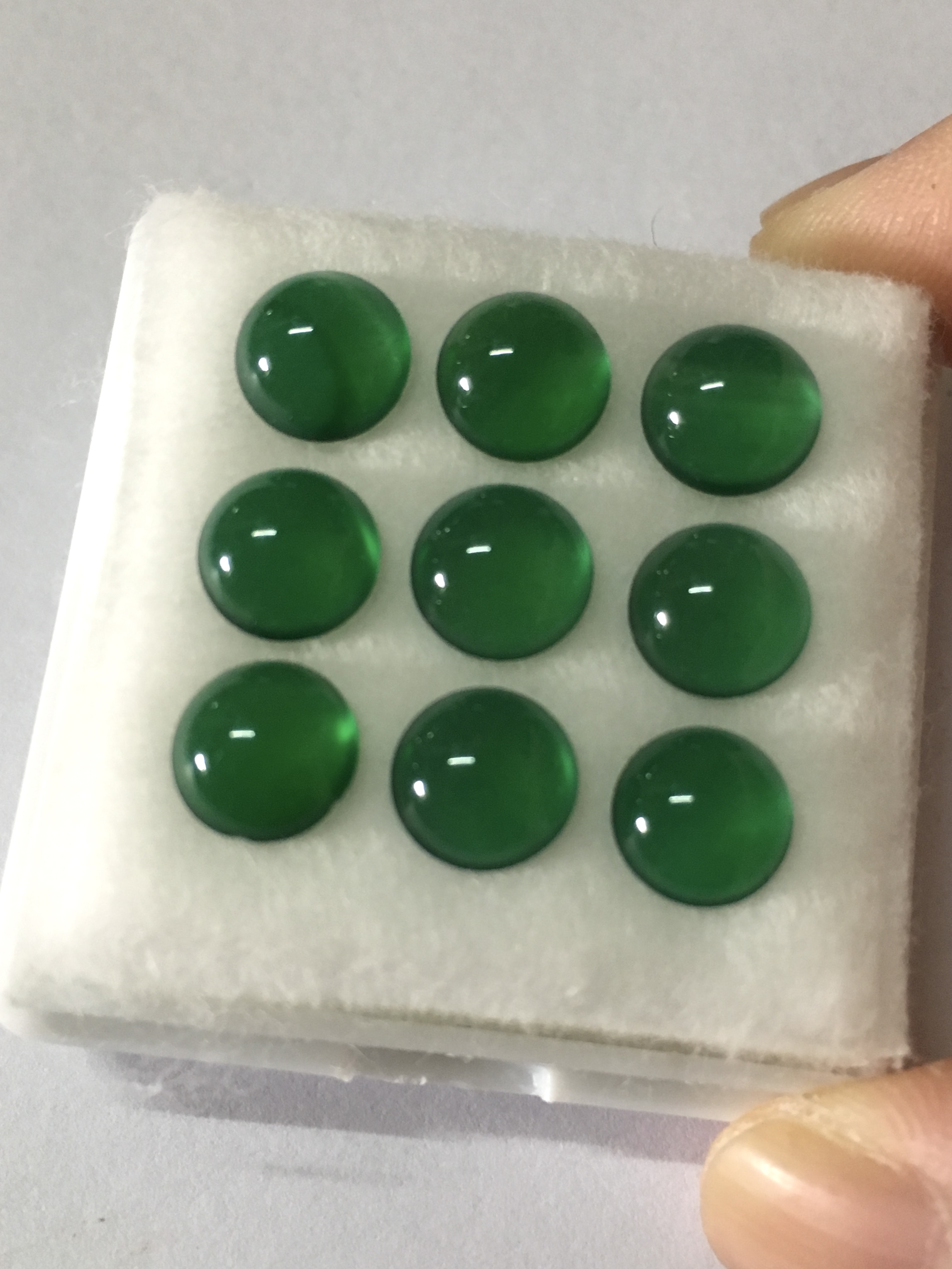 GREEN AGATE โมราเขียวทรงกลม 7.5 มม. 9 เม็ด เนื้อใส สีสวยม๊าก