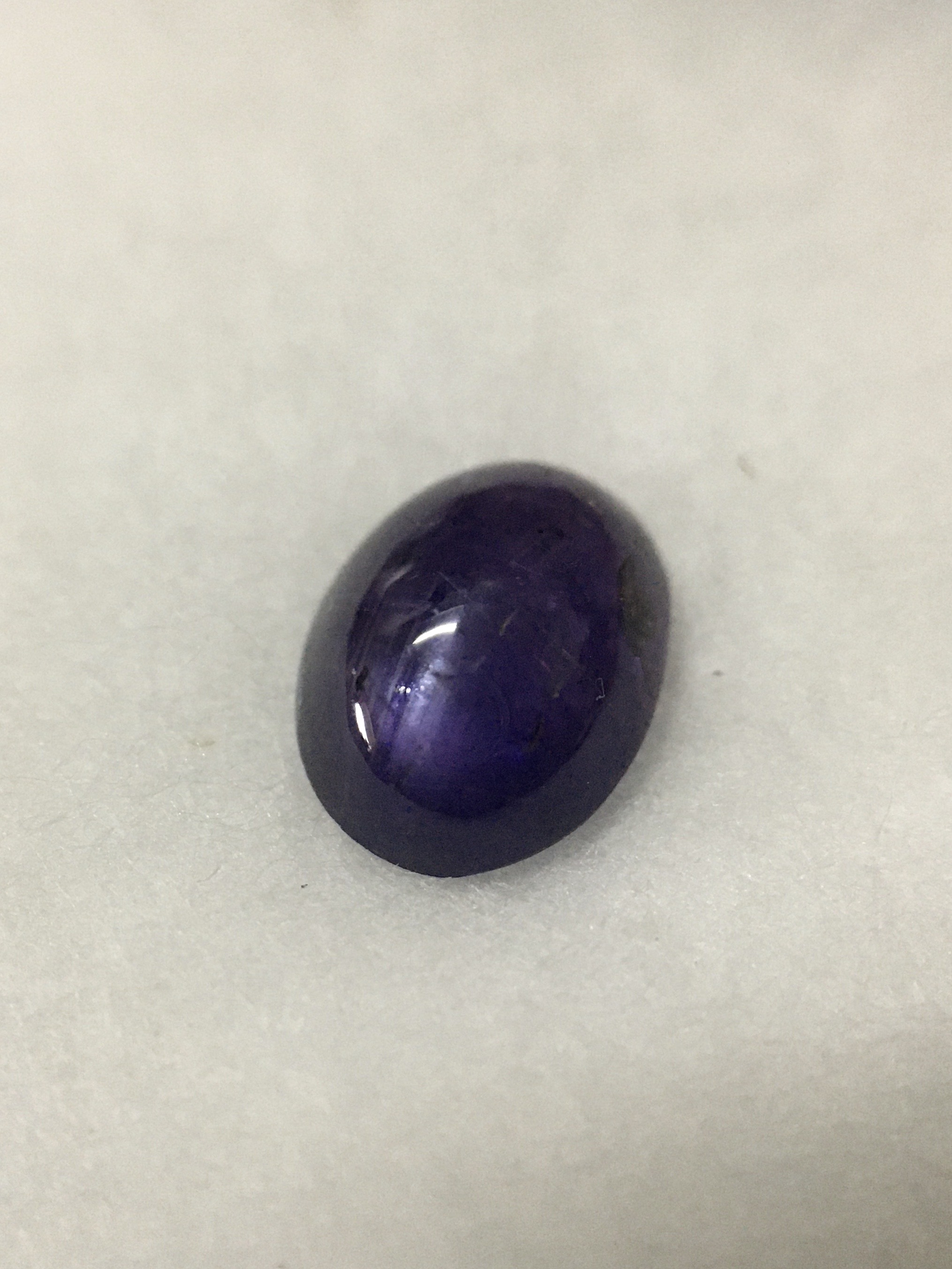 (violet star sapphire) สตาร์แซฟไฟร์สีม่วงแท้ 1.78 กะรัต พลอยดิบสีม่วงสดมีสตาร์ สวยน่าสะสม