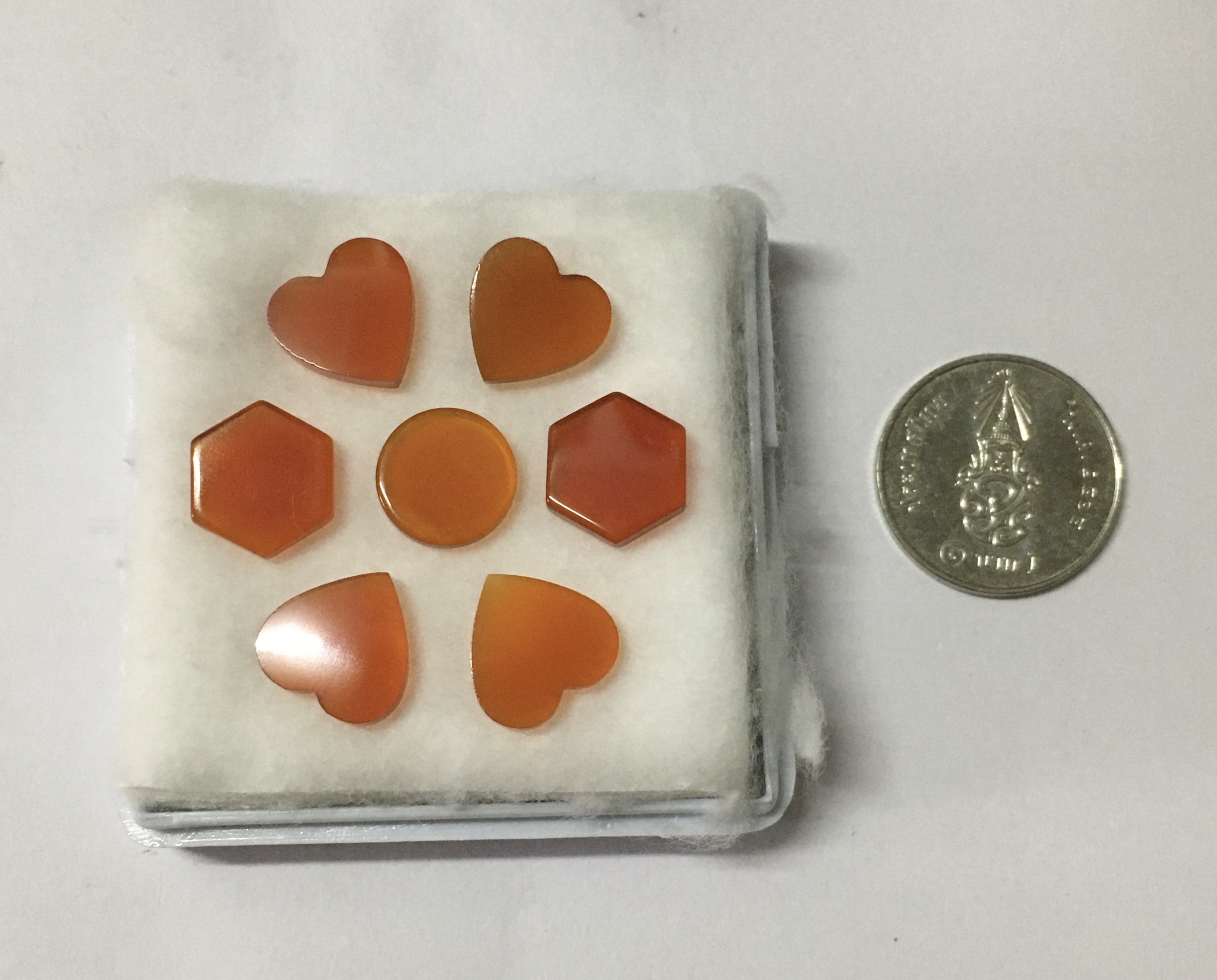 (เหมากล่อง) คาร์เนเลี่ยนแท้ แผ่นเรียบ หัวใจ กลม หกเหลี่ยม เนื้อสะอาด สีสวย เหมาะทำข้อมือหรือเครื่องประดับดีไซน์เกร๋ๆ