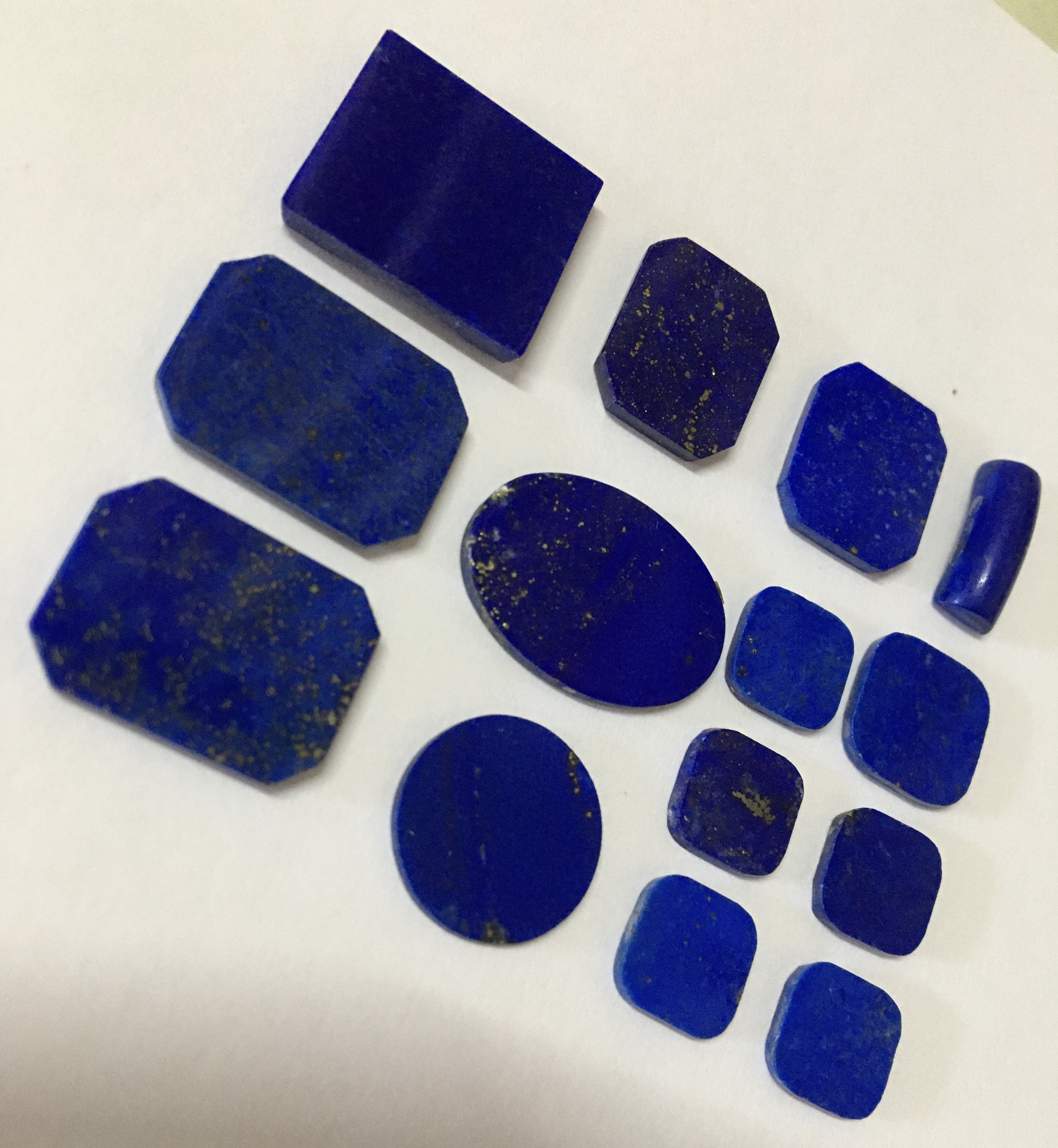 (ลดพิเศษทุกเทศกาล)ลาพิซ ลาซูรี่ แท้ คละเชพ 14 ชิ้น หนักรวม 37 กะรัต เป็นแผ่นแบนปัดเงาหน้าเรียบสวย ไม่พอใจยินดีคืนเงิน