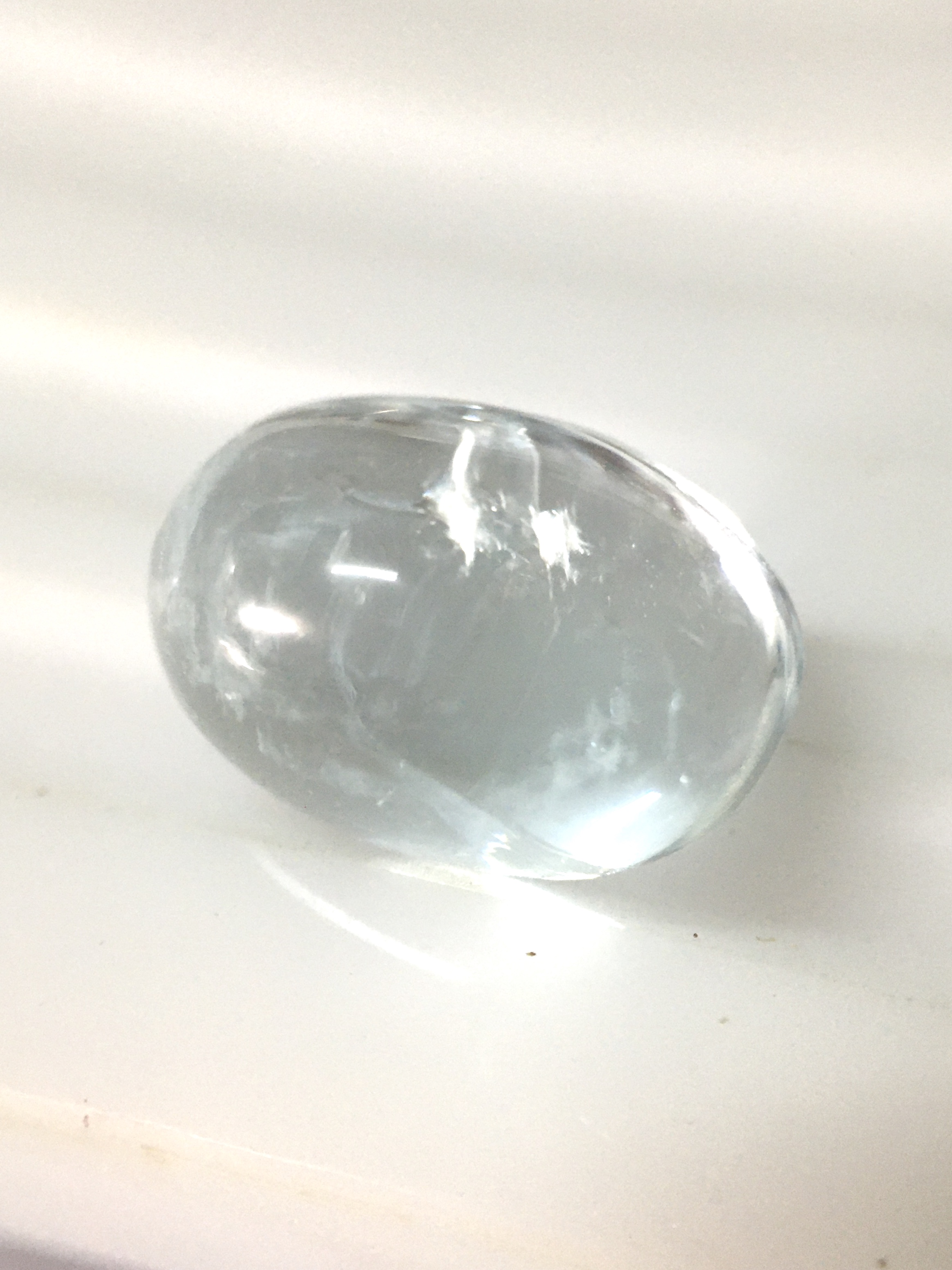 AQUAMARINE อความารีนแท้ 5.7 กะรัต ทรงไข่ เนื้อใสติ๊ง สีฟ้าอ่อนใส หวานม๊าก เม็ดนี้ติดรุ้งด้วยนะคะ