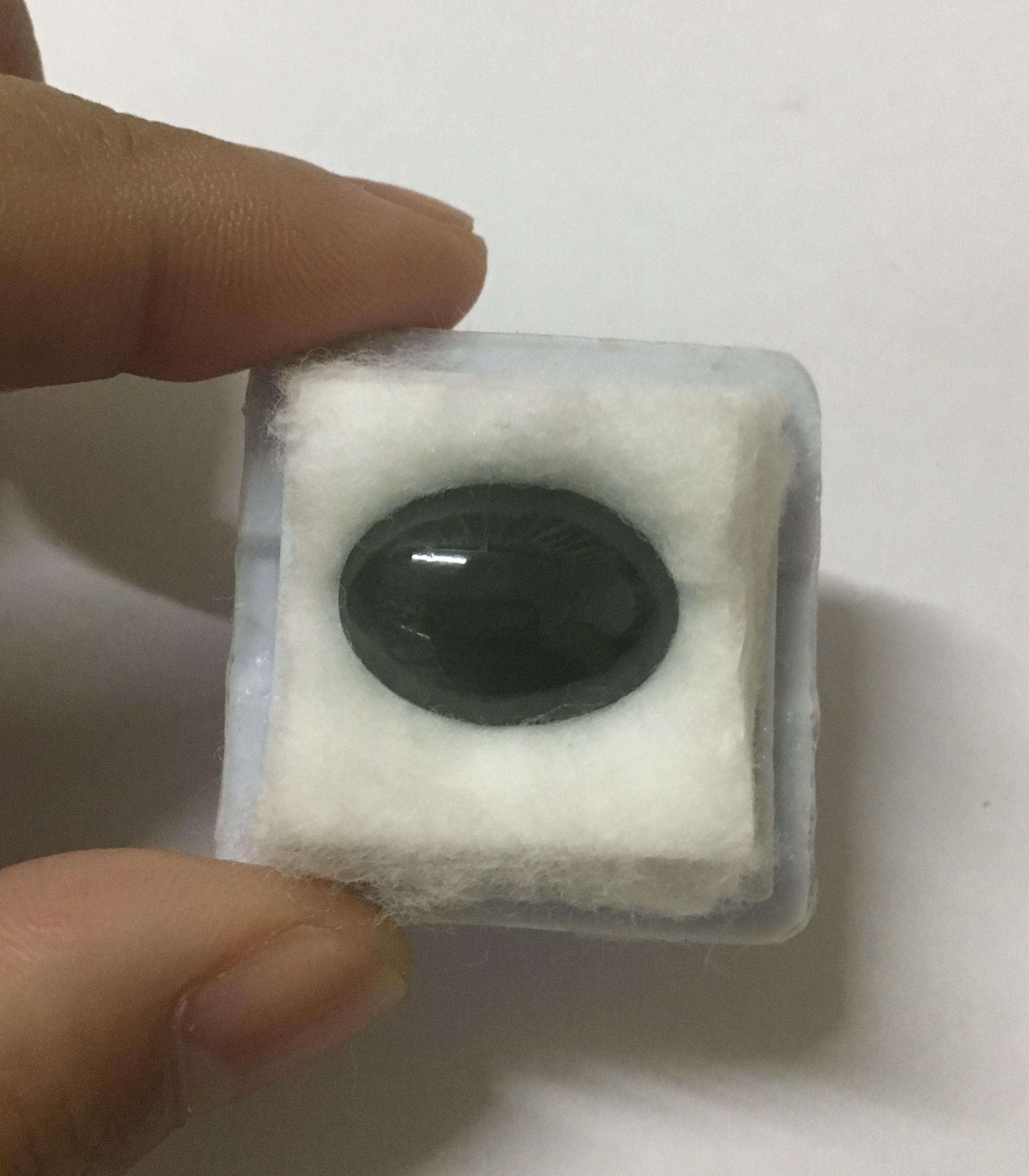 JADEITE หยกแท้ 8.5 cts. Type a เนื้อดี สีสวย ทรงสวย เหมาะทำหัวแหวนมากจ้า