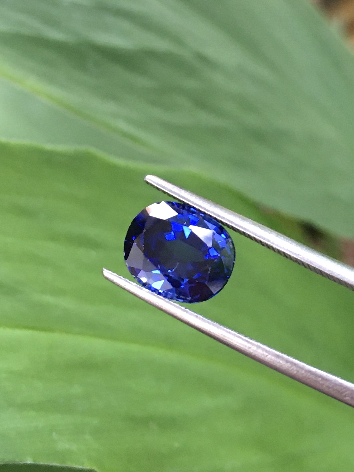 SYNTHETIC BLUE SAPPHIRE ไพลินสังเคราะห์ 2.9 กะรัต สีน้ำเงินกำมะหยี่สวย ขนาดกำลังดี