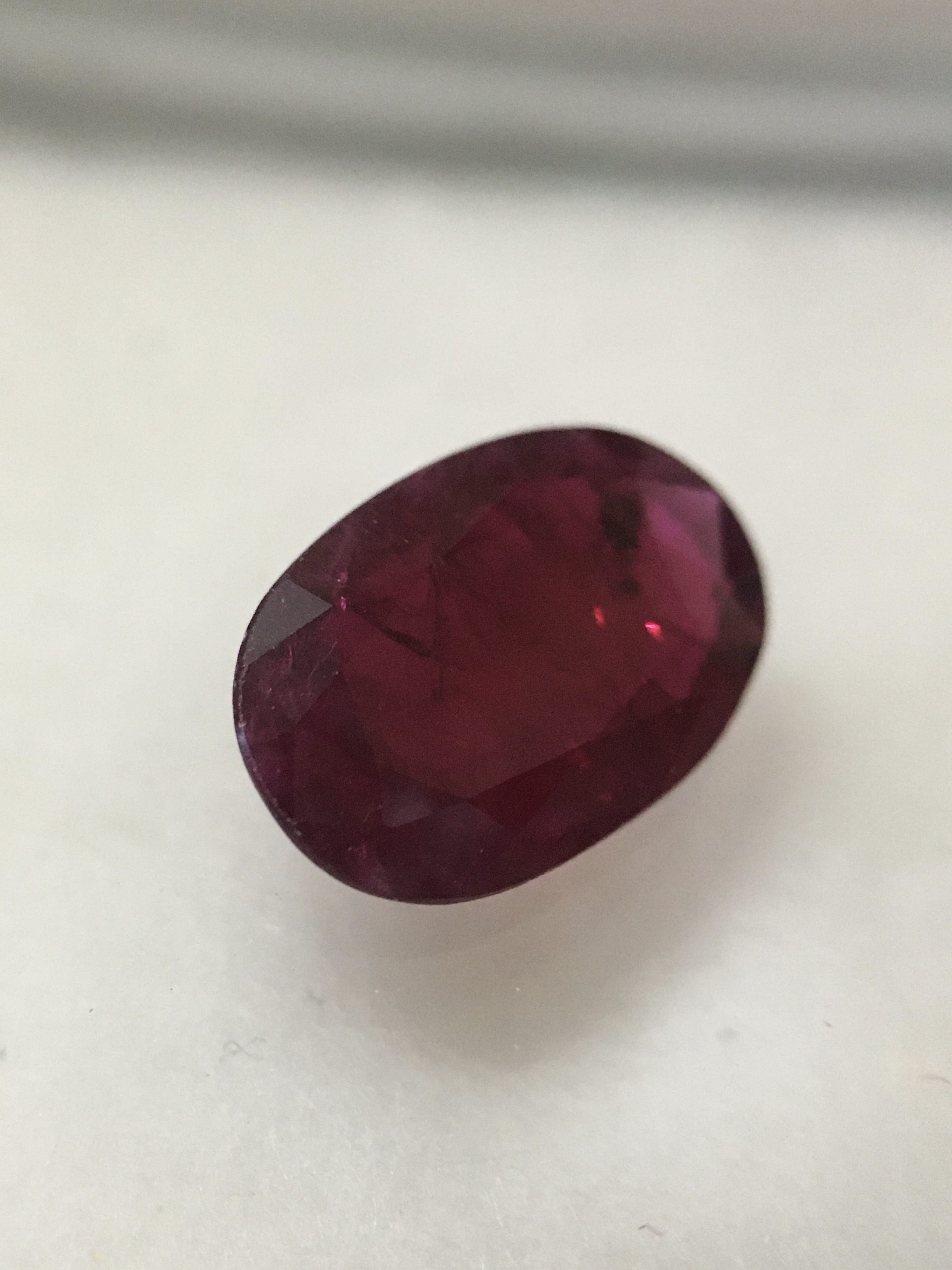 RUBY ทับทิมแท้ 1.51 กะรัต พลอยเนื้อฉ่ำ สีแดงเลือดนก ผิวสวย เหลี่ยมคมกริบ ไฟดีมากค่ะ