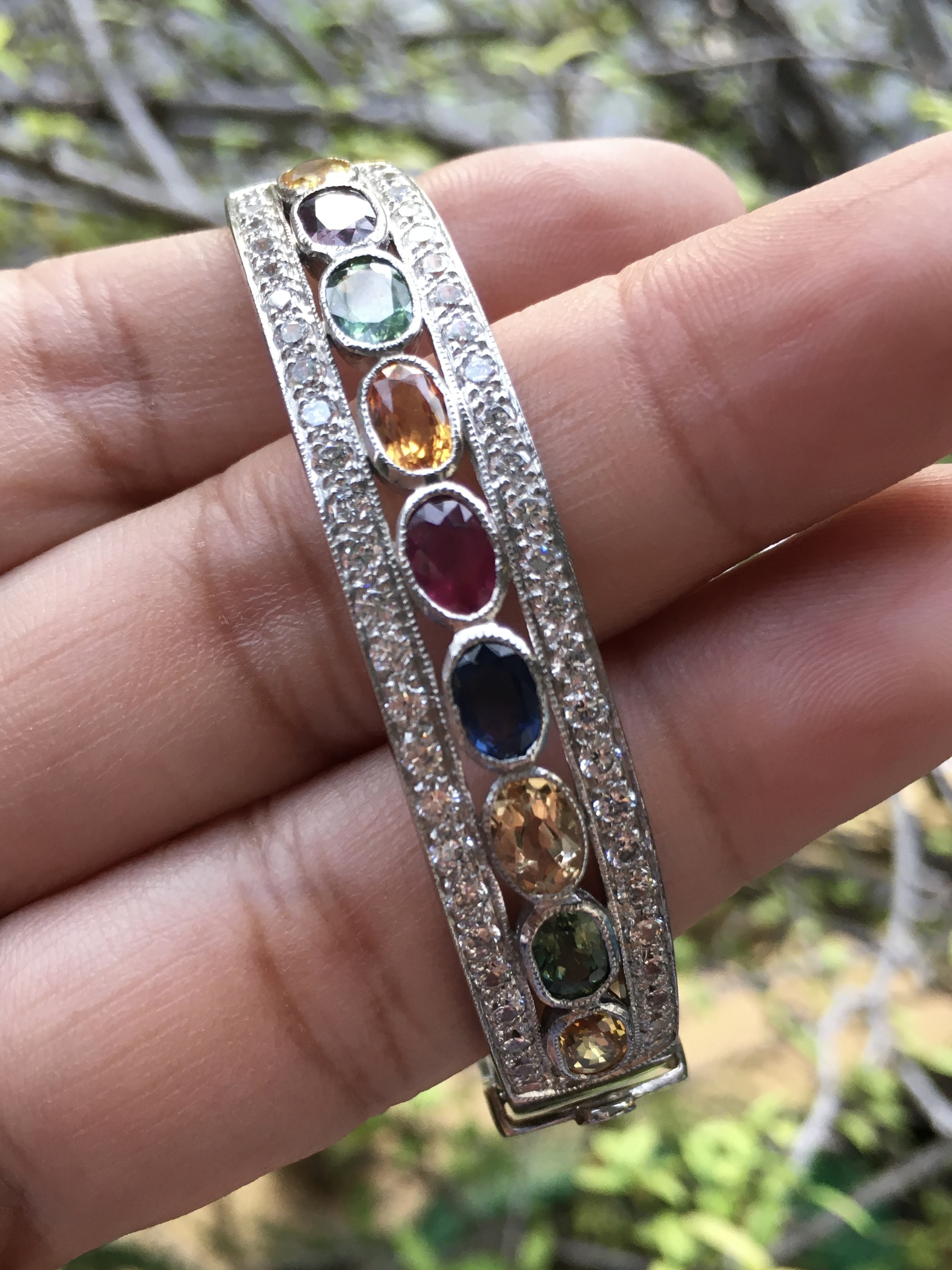 (มาใหม่) กำไลพลอยแท้ 9 เม็ด ทับทิม ไพลิน บุษราคัม เขียวส่อง รวม 7 กะรัต งานสวย สำหรับสาวไซส์เล็กค่ะ