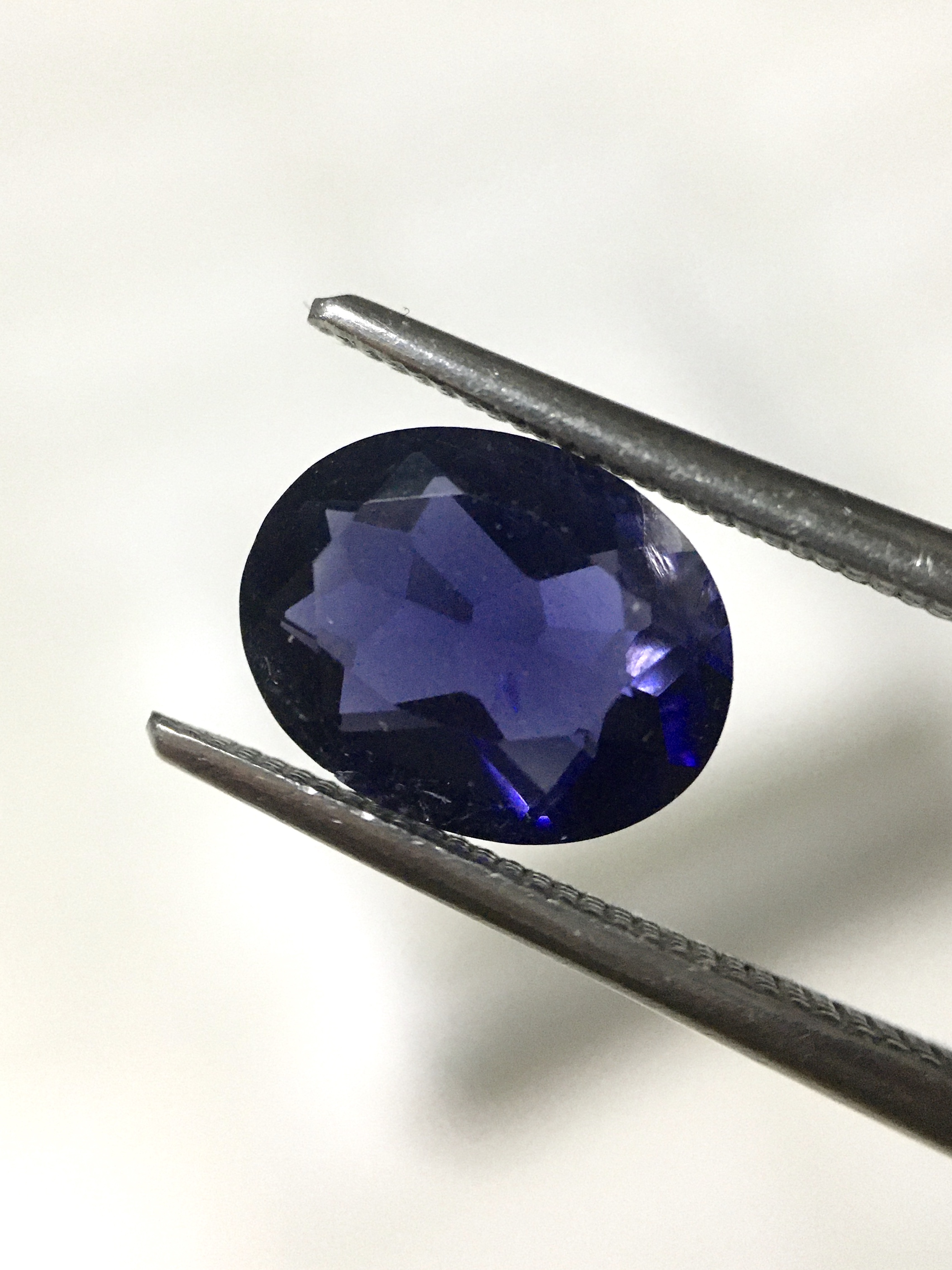 IOLITE ไอโอไลต์ 1.46 กะรัต พลอยแท้ สีน้ำเงินอมม่วง สวยมีเสน่ห์ลึกลับ