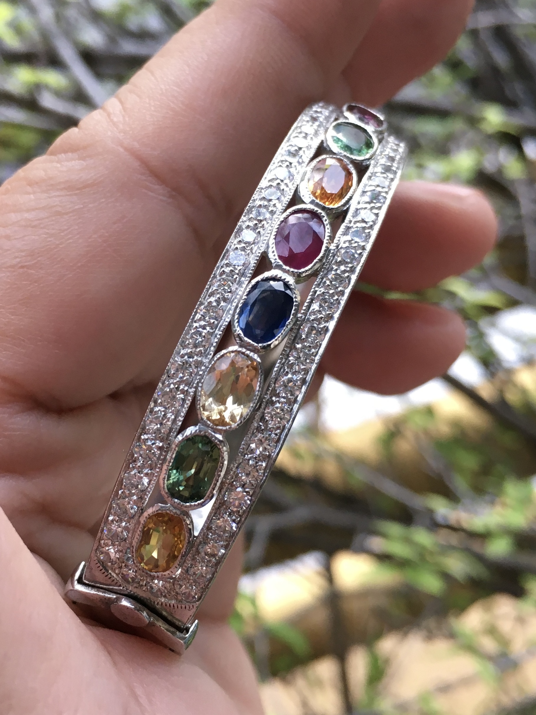 (มาใหม่) กำไลพลอยแท้ 9 เม็ด ทับทิม ไพลิน บุษราคัม เขียวส่อง รวม 7 กะรัต งานสวย สำหรับสาวไซส์เล็กค่ะ