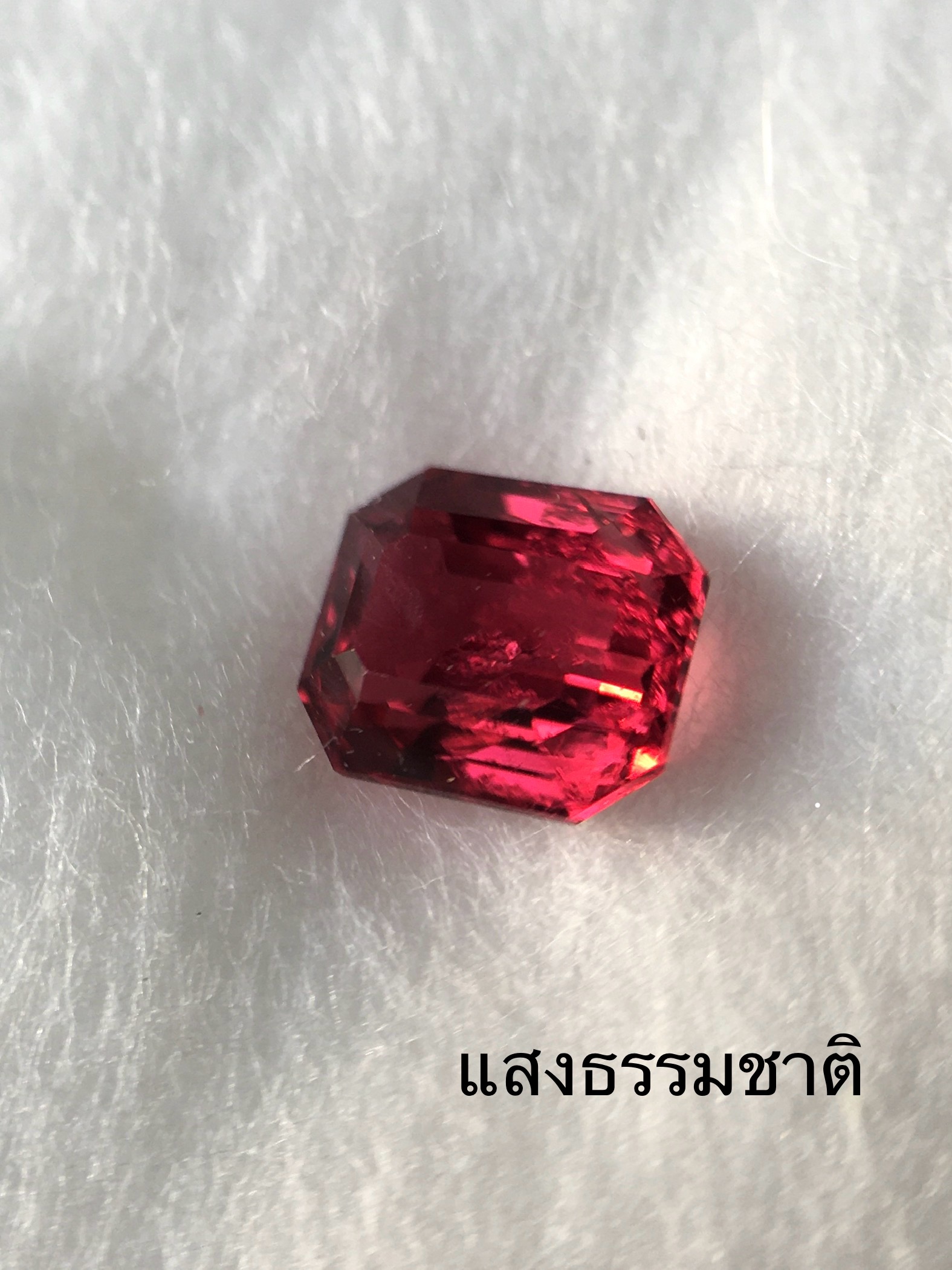 SPINEL สปิเนลแท้ 0.58 กะรัต พลอยดิบ สีแดงสดจัด ไฟดี สีสวยค่ะ ไซส์จิ๋ว สเปคแจ๋ว น่าเก็บค่ะ
