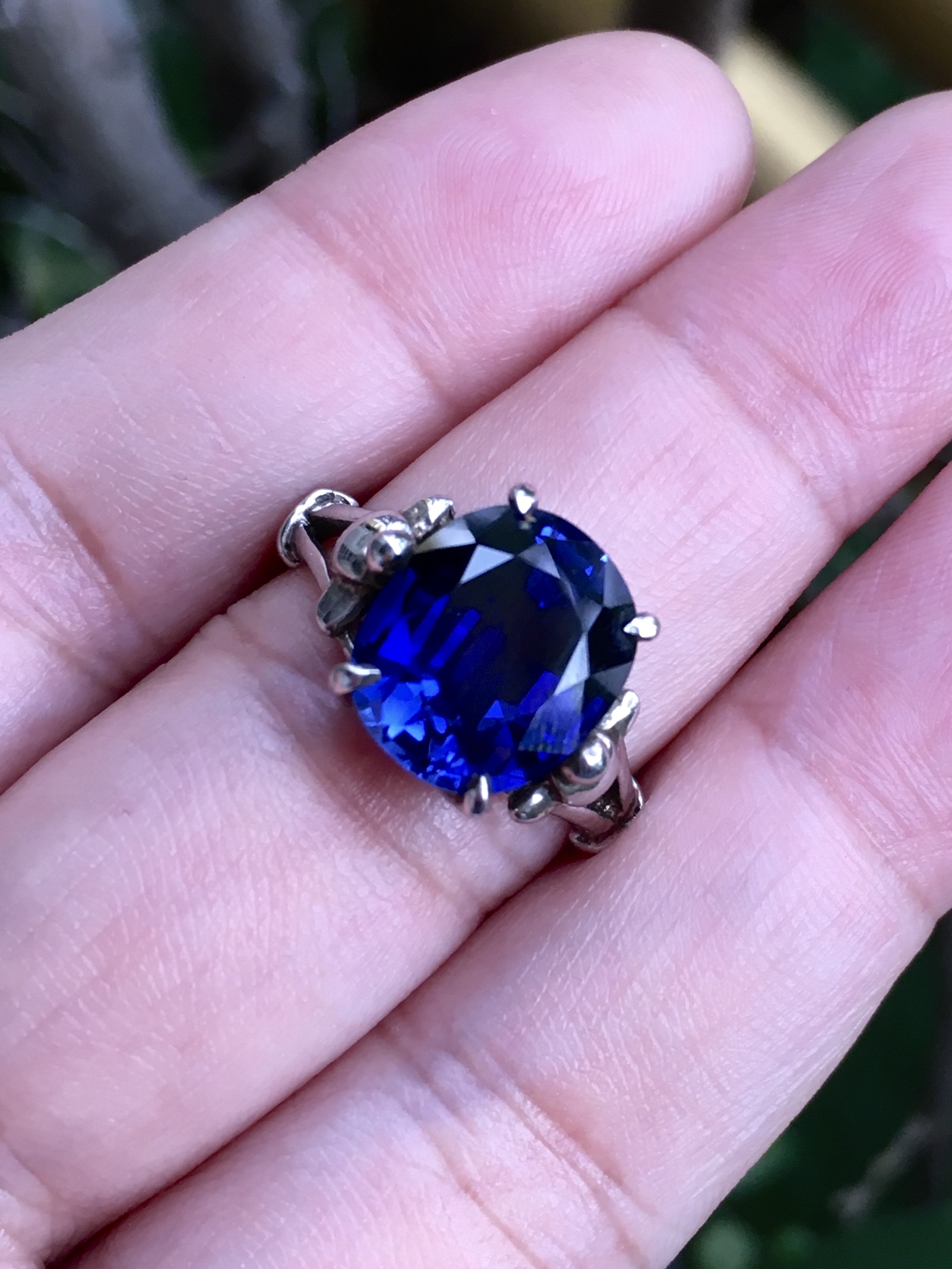 (สวยมาก) แหวนไพลิน โคลนนิ่ง สีน้ำเงินกำมะหยี่ เม็ดโต เนื้อใส น้ำสวยลึก สวยเหมือน ไม่จกตาค่ะ