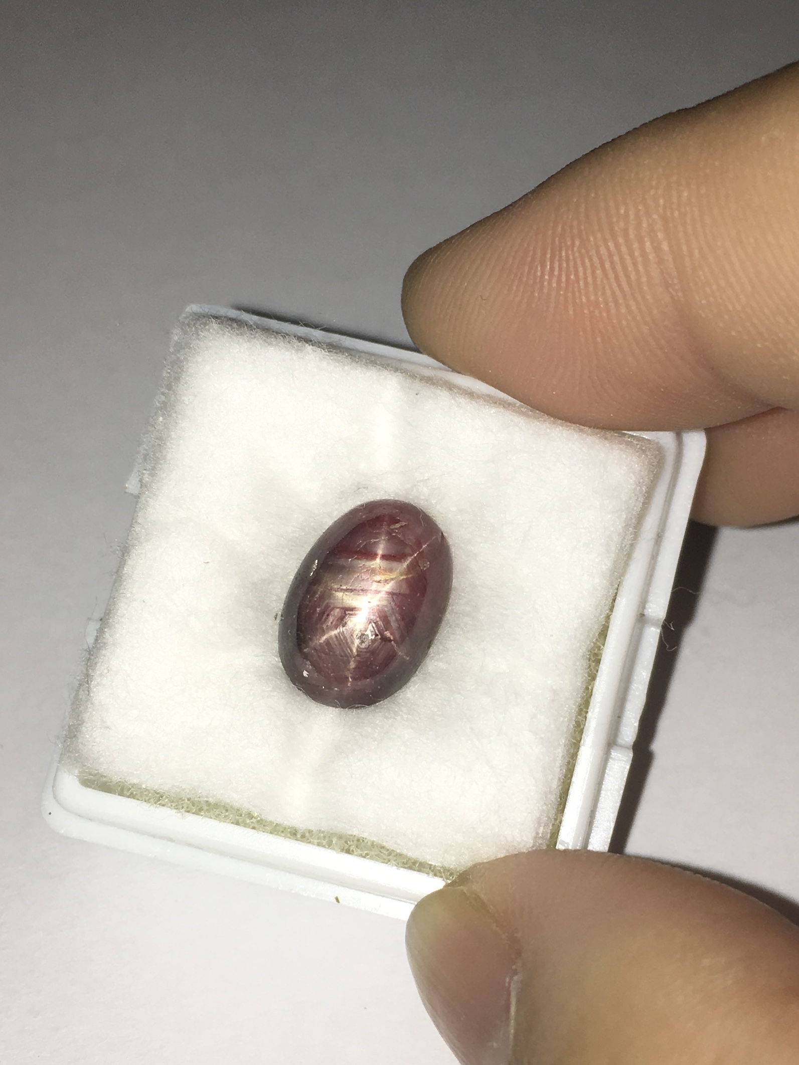 STAR RUBY ทับทิมสตาร์แท้ 4.8 กะรัต สีแดงโทนเข้ม ขาชัด ทรงสวยเหมาะทำแหวน