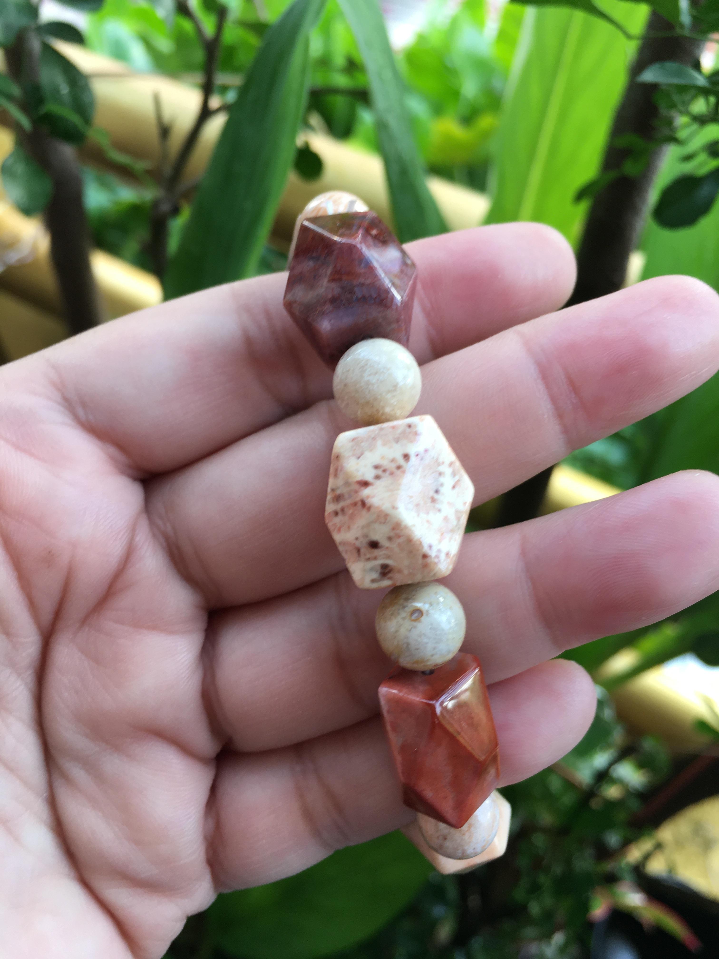 ข้อมือหินนำโชค ฟอสซิลปะการัง แท้ รูปทรงน่ารักค่ะ ลายสวย ใส่ง่าย