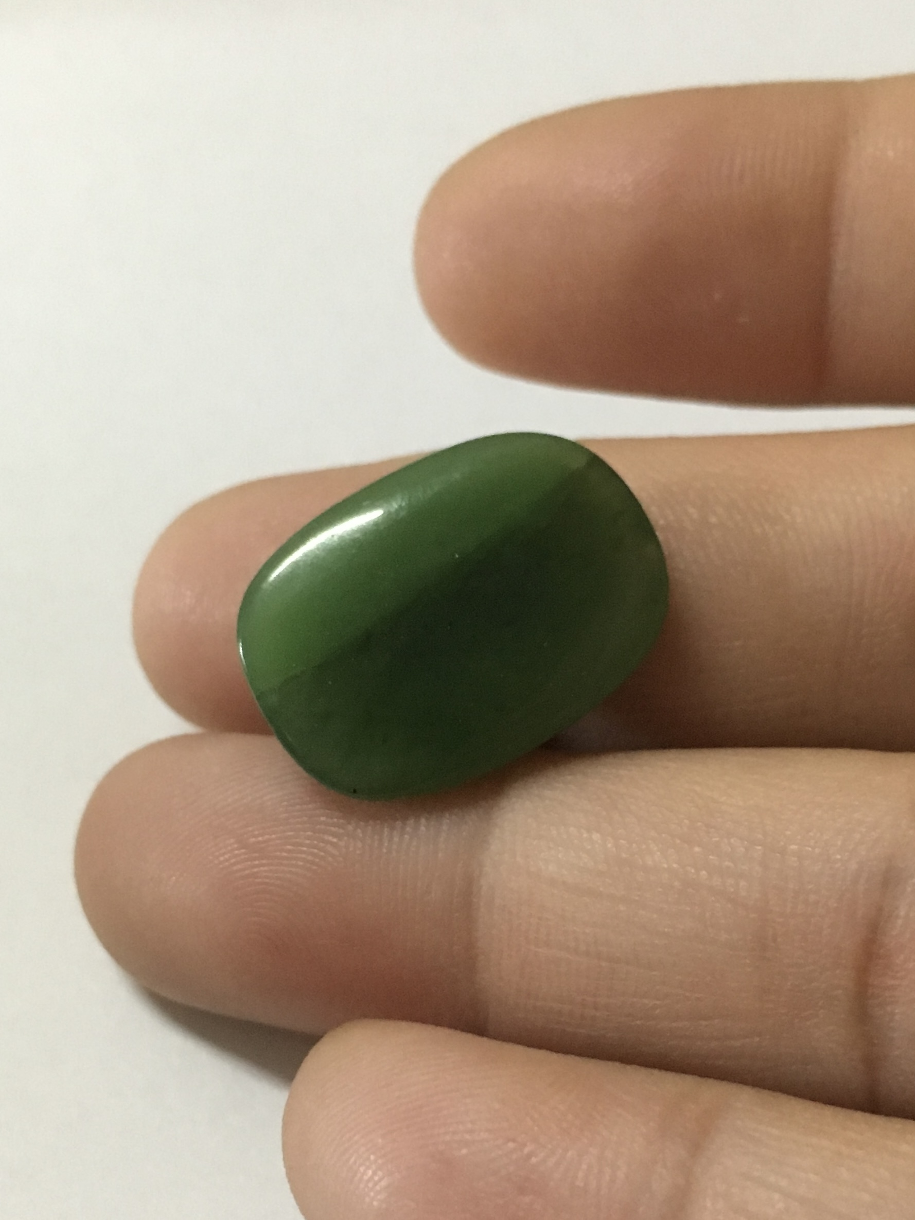 NEPHRITE หยกเนฟไฟรต์ แท้ 15 cts. สีดี เนื้อดี เม็ดโต อ้วนๆ ทรงอูมสวยมากค่ะ