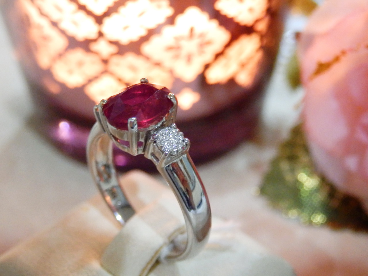 ((ขายแล้ว))M031 แหวนทับทิมแท้สีสด ทองคำขาว ดีไซน์เรียบหรู ดูดีค่ะ