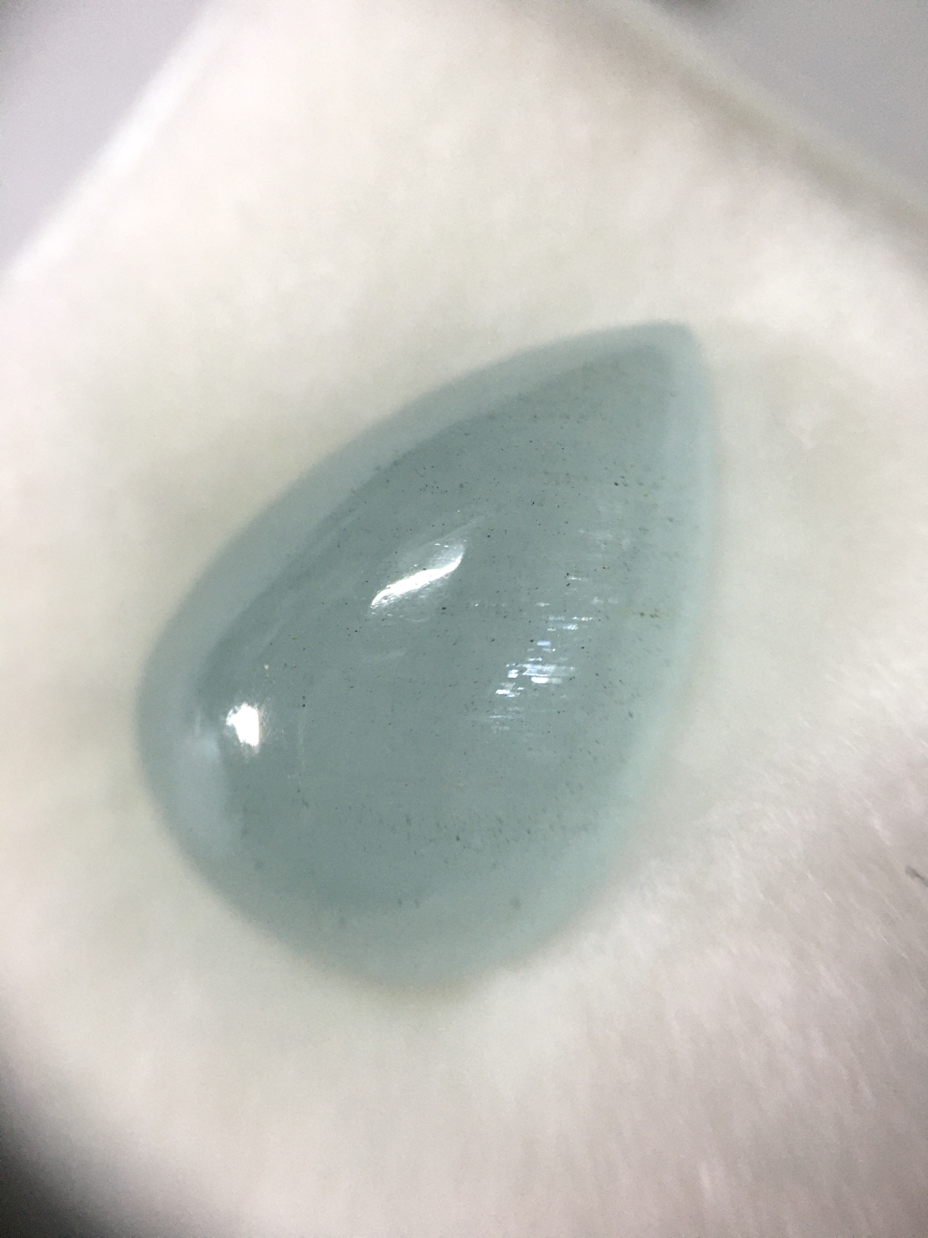 AQUAMARINE อความารีนแท้ 13.5 กะรัต ทรงหยดน้ำ หลังเบี้ย เนื้อสวยเนียน สีหวานเจี๊ยบ ไซส์ใหญ่อ้วงๆเลยค่ะ