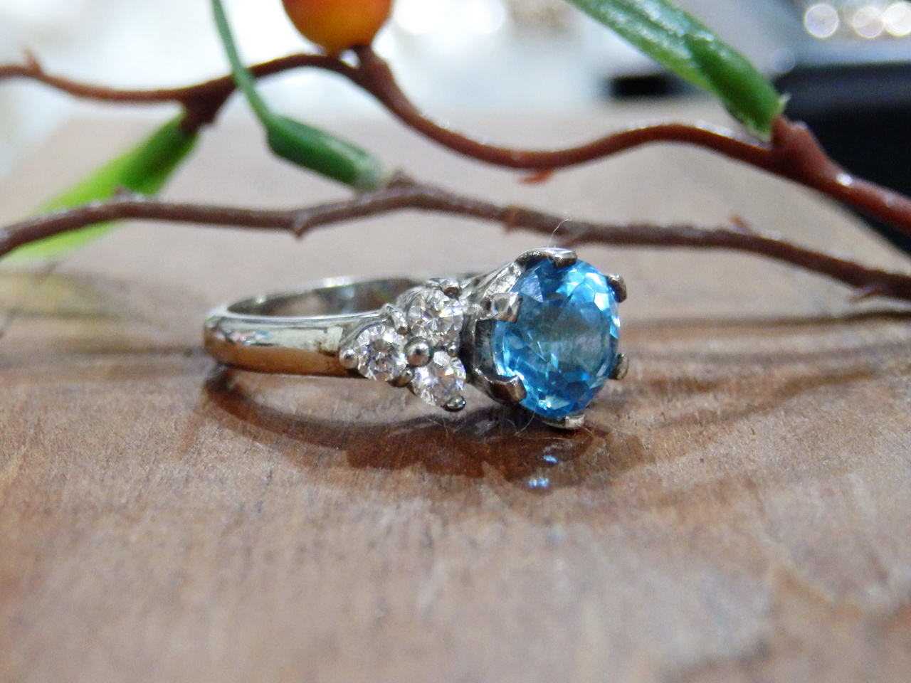 ((ขายแล้ว))V6105 แหวนบลูโทพาสแท้ประดับเพชรcz งานซิลเวอร์สวยๆราคาเบาๆ