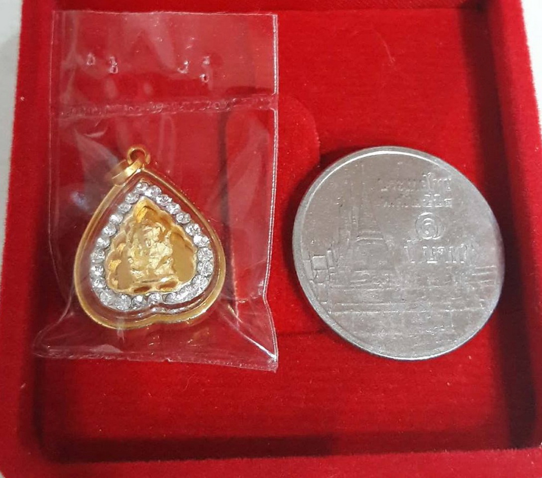 (ลดแรง พระเลี่ยมทองแท้)พระพิฆเณศหลังโอม เลี่ยมทองแท้ ล้อมเพชรสวิส ใส่สวย เสริมราศี