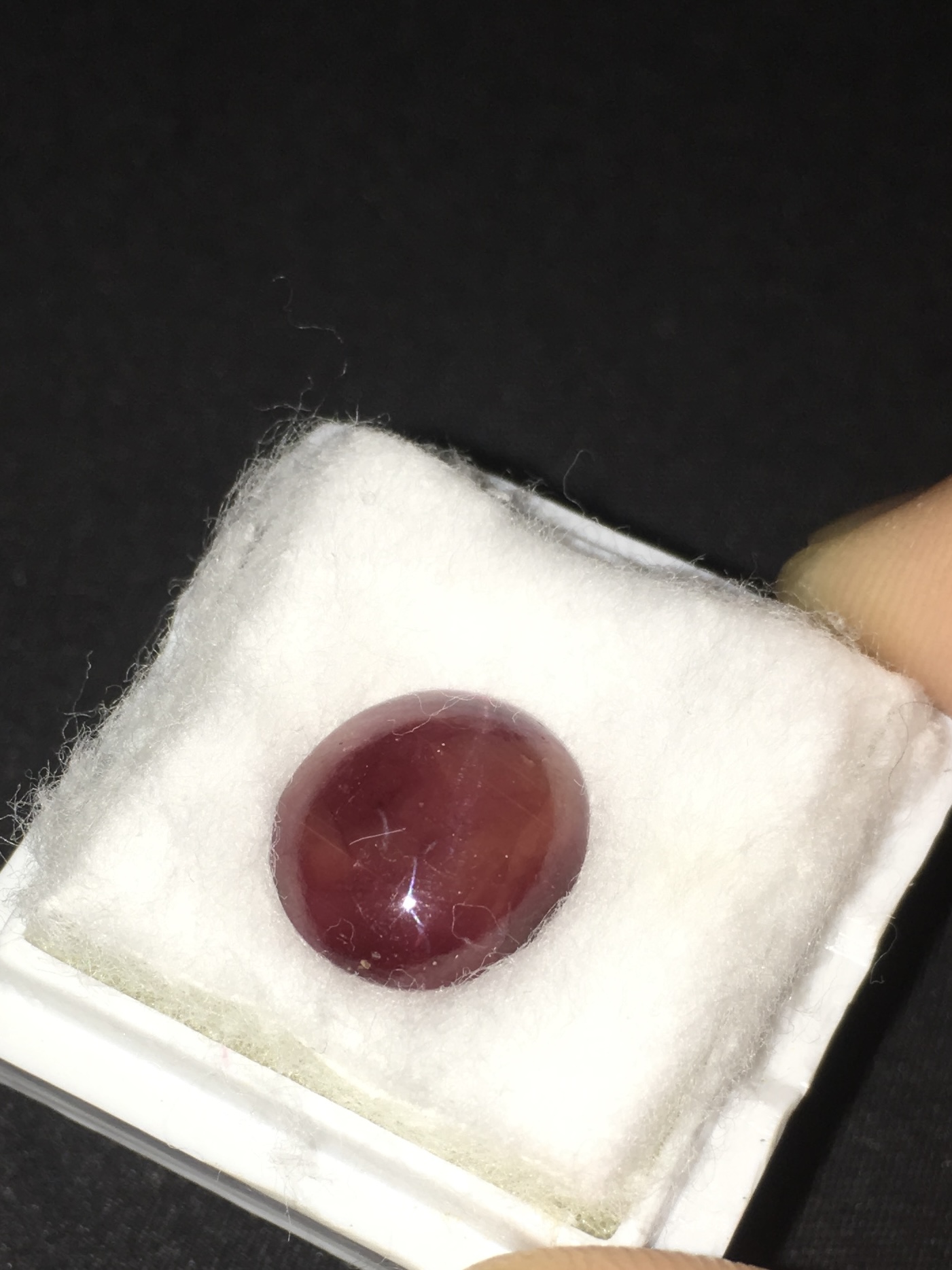 STAR RUBY ทับทิมสตาร์แท้ 8.55 กะรัต สีแดง หน้าสว่าง ขาชัดสวย เม็ดใหญ่สวย