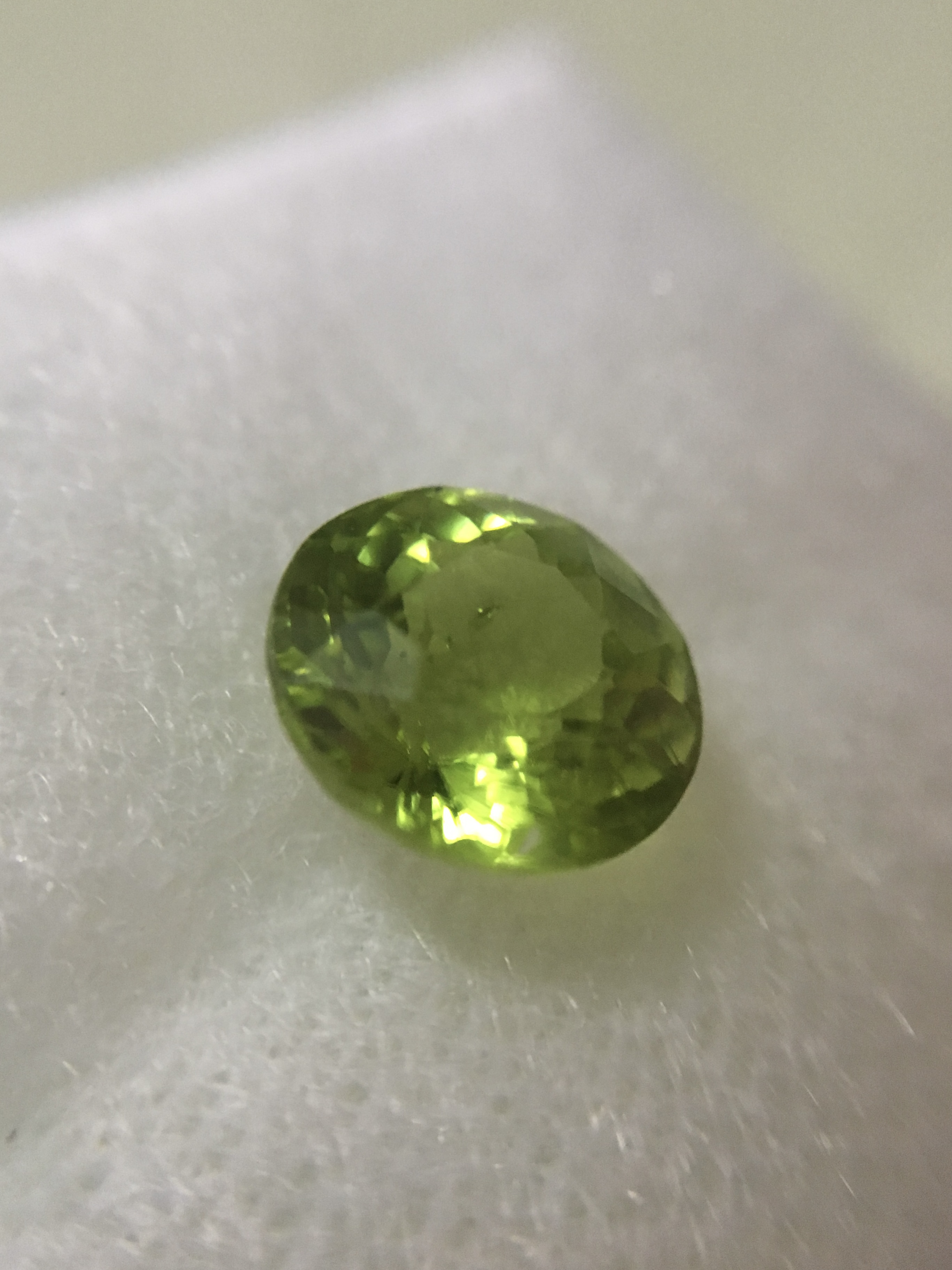 PERIDOT เพอริดอทแท้ 2.05 กะรัต ไฟดีสีสวยมาก พลอยดิบ สวยคัดให้แล้วจ้า