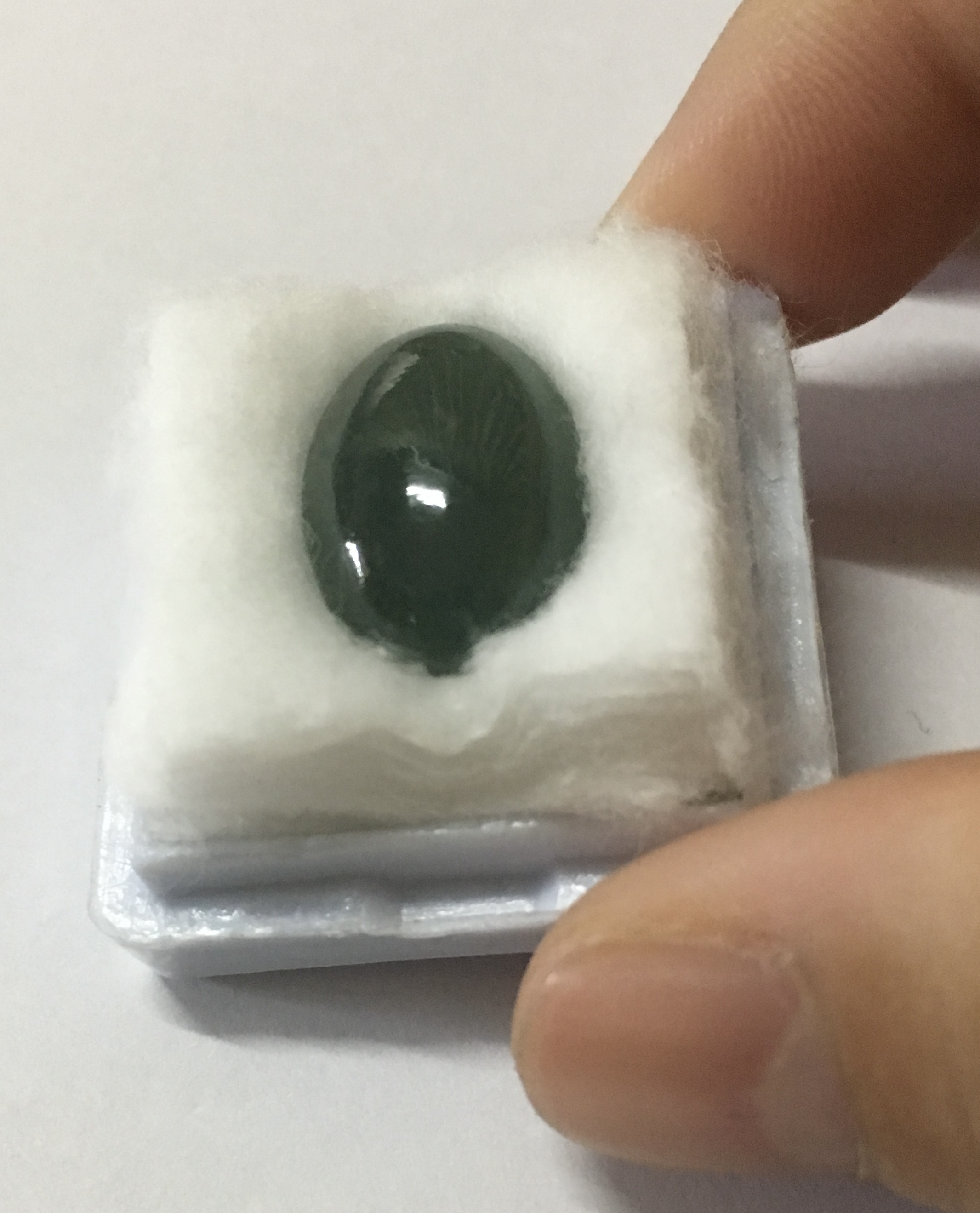 JADEITE หยกแท้ 8.5 cts. Type a เนื้อดี สีสวย ทรงสวย เหมาะทำหัวแหวนมากจ้า