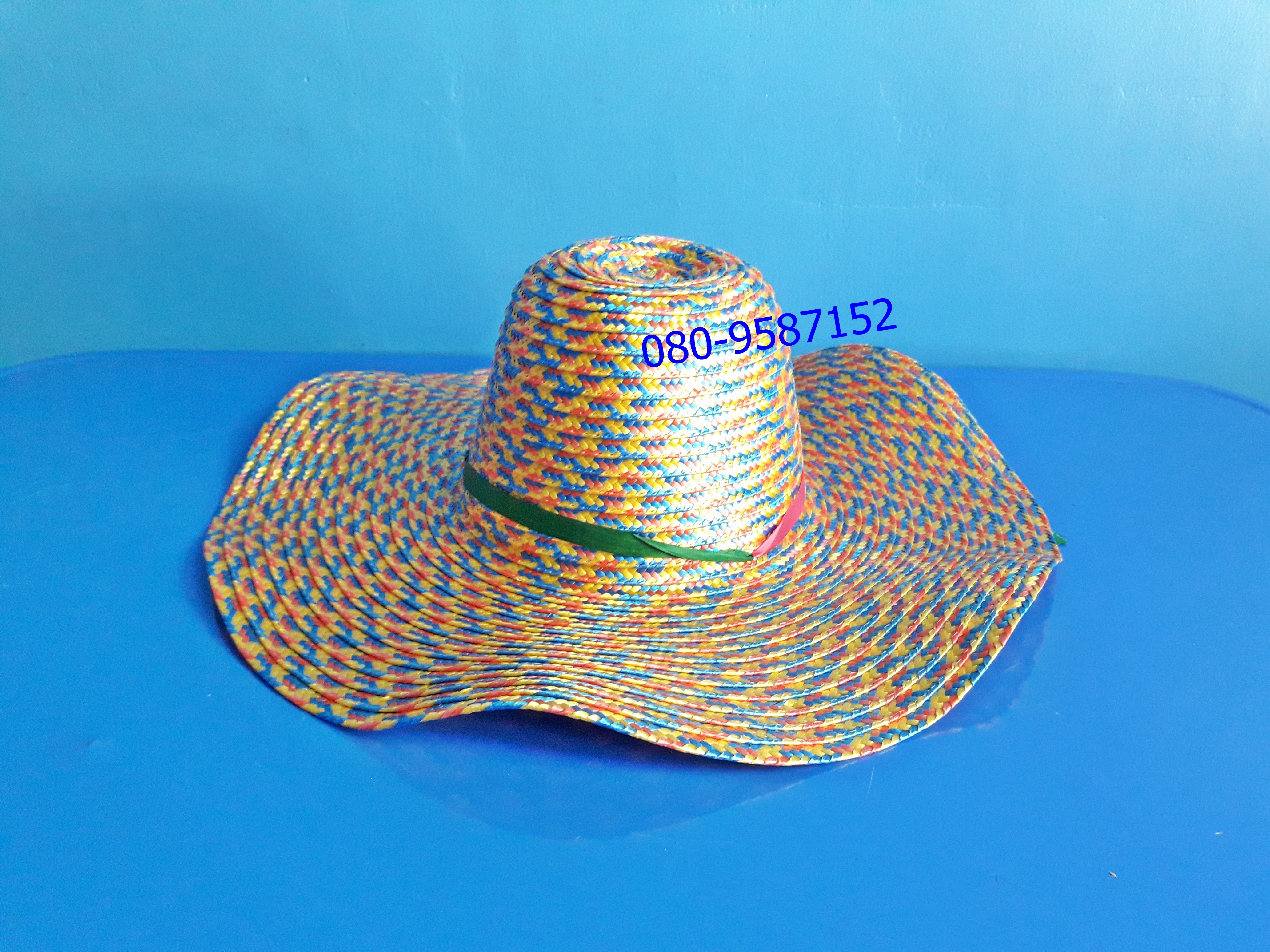 7 หมวกสาน-พลาสติก มีลาย