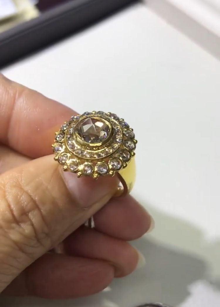 (พิเศษ 79,000 เท่านั้น)แหวนเพชรลูกโลกเหลี่ยมโบราณ เพชรแท้หนักรวม 2.57 กะรัต แบบโบราณแต่ใส่สวยได้ทุกวันค่ะ