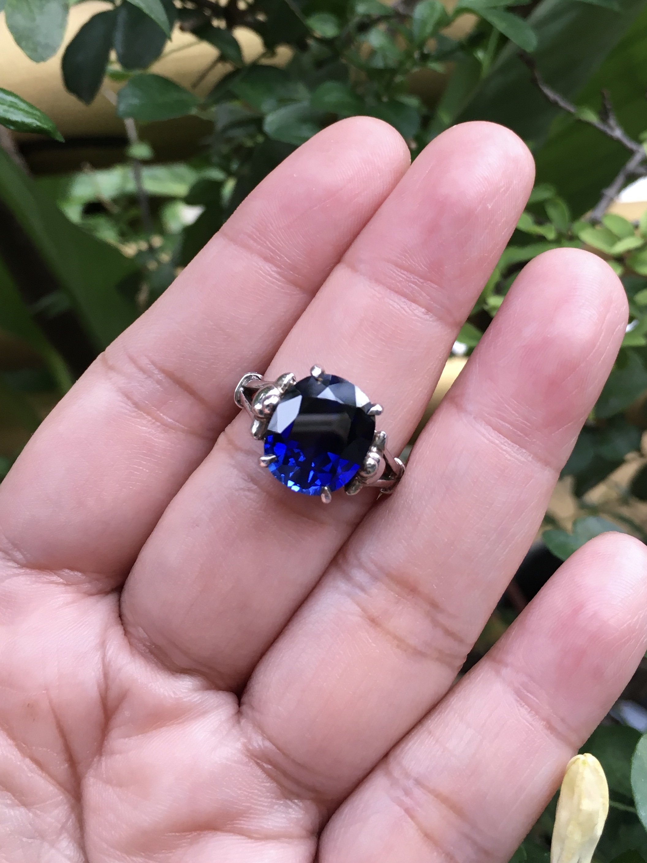 (สวยมาก) แหวนไพลิน โคลนนิ่ง สีน้ำเงินกำมะหยี่ เม็ดโต เนื้อใส น้ำสวยลึก สวยเหมือน ไม่จกตาค่ะ