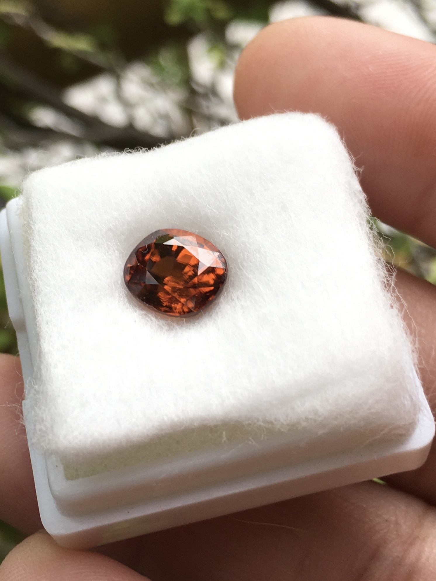 ZIRCON เพทาย แท้ 2.85 กะรัต พลอยดิบธรรมชาติ สีสดจัด เนื้อใส ไฟดี สวย น่าสะสม