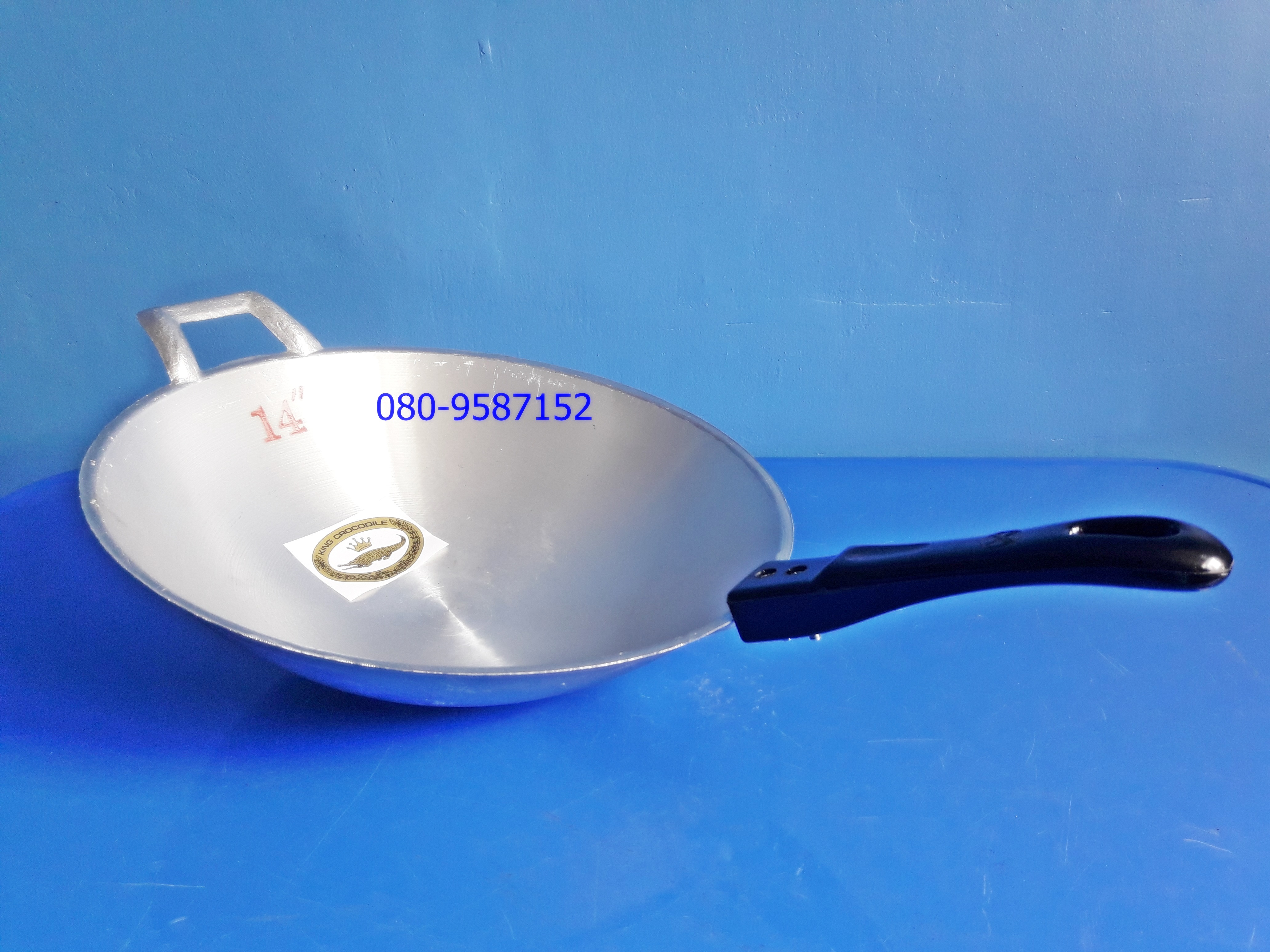 กระทะอลูมิเนียมด้ามดำ ขัดเงา ตราจระเข้ ขนาด 14 นิ้ว