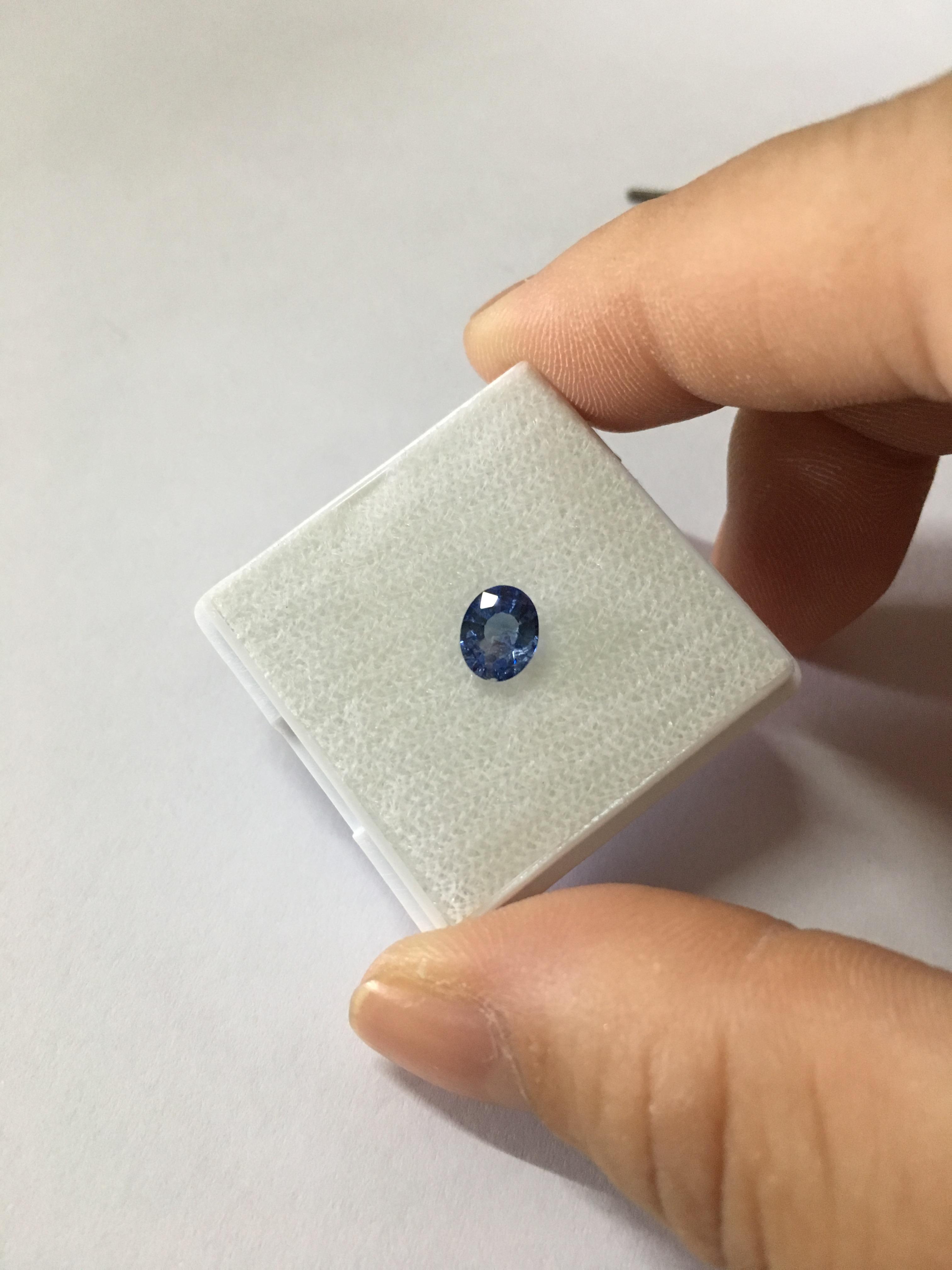 BLUE SAPPHIRE ไพลิน แท้ 0.75กะรัต พลอยซีลอนเผาเก่า มีตำหนิในเนื้อ แต่สีสวยใช้ได้ค่ะ