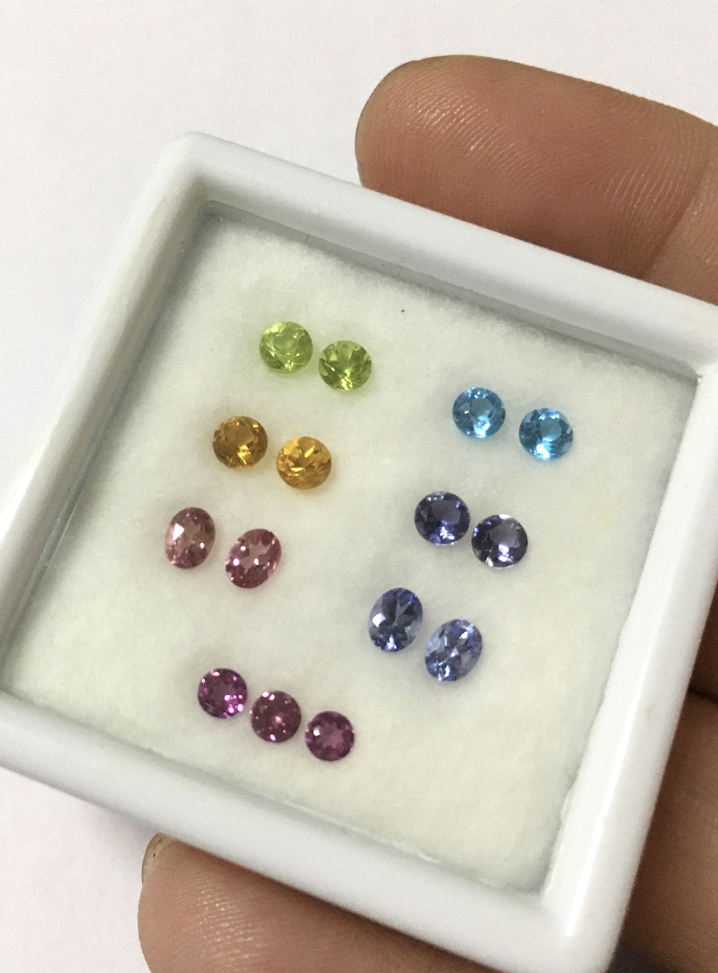 (เหมากล่อง999) พลอยแท้ หวานเจี๊ยบ ไอโอไลต์ ซิทริน แทนซาไนต์ พิ๊งค์ทัวมาลีน เพอริดอท บลูโทพาซ โรโดไลต์ จัดเซตคู่ต่างหู น่ารักมากกกก