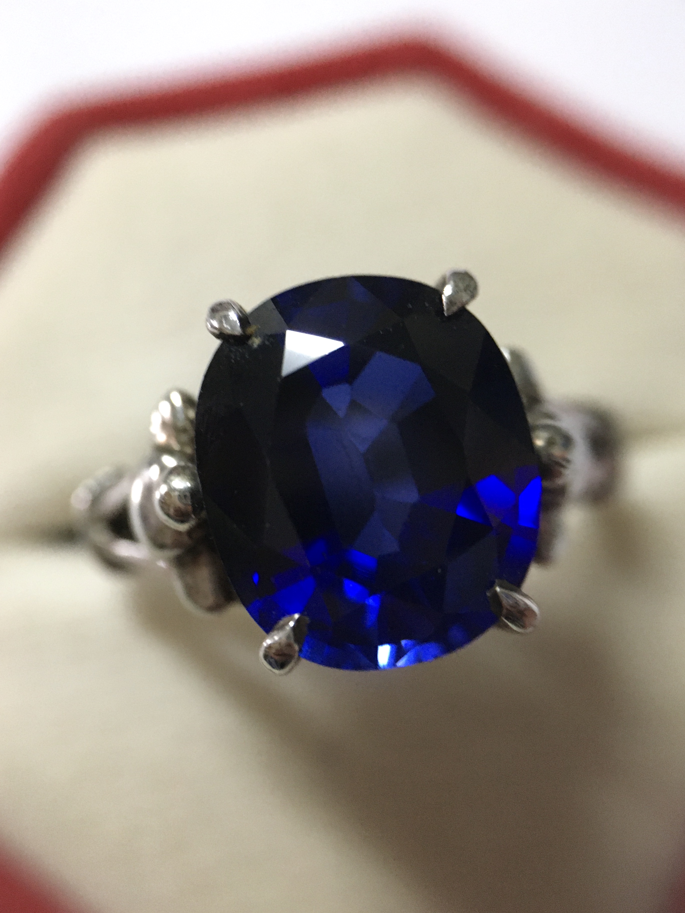 (สวยมาก) แหวนไพลิน โคลนนิ่ง สีน้ำเงินกำมะหยี่ เม็ดโต เนื้อใส น้ำสวยลึก สวยเหมือน ไม่จกตาค่ะ