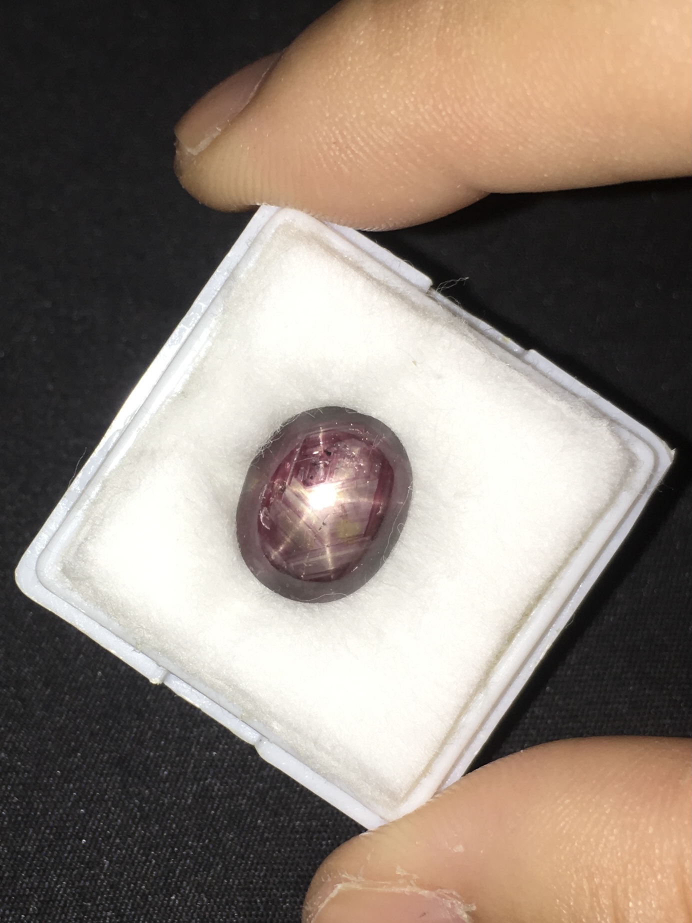 STAR RUBY ทับทิมสตาร์แท้ 5.6 กะรัต สีแดงโทนเข้ม ขาชัดสวย เม็ดใหญ่สวย