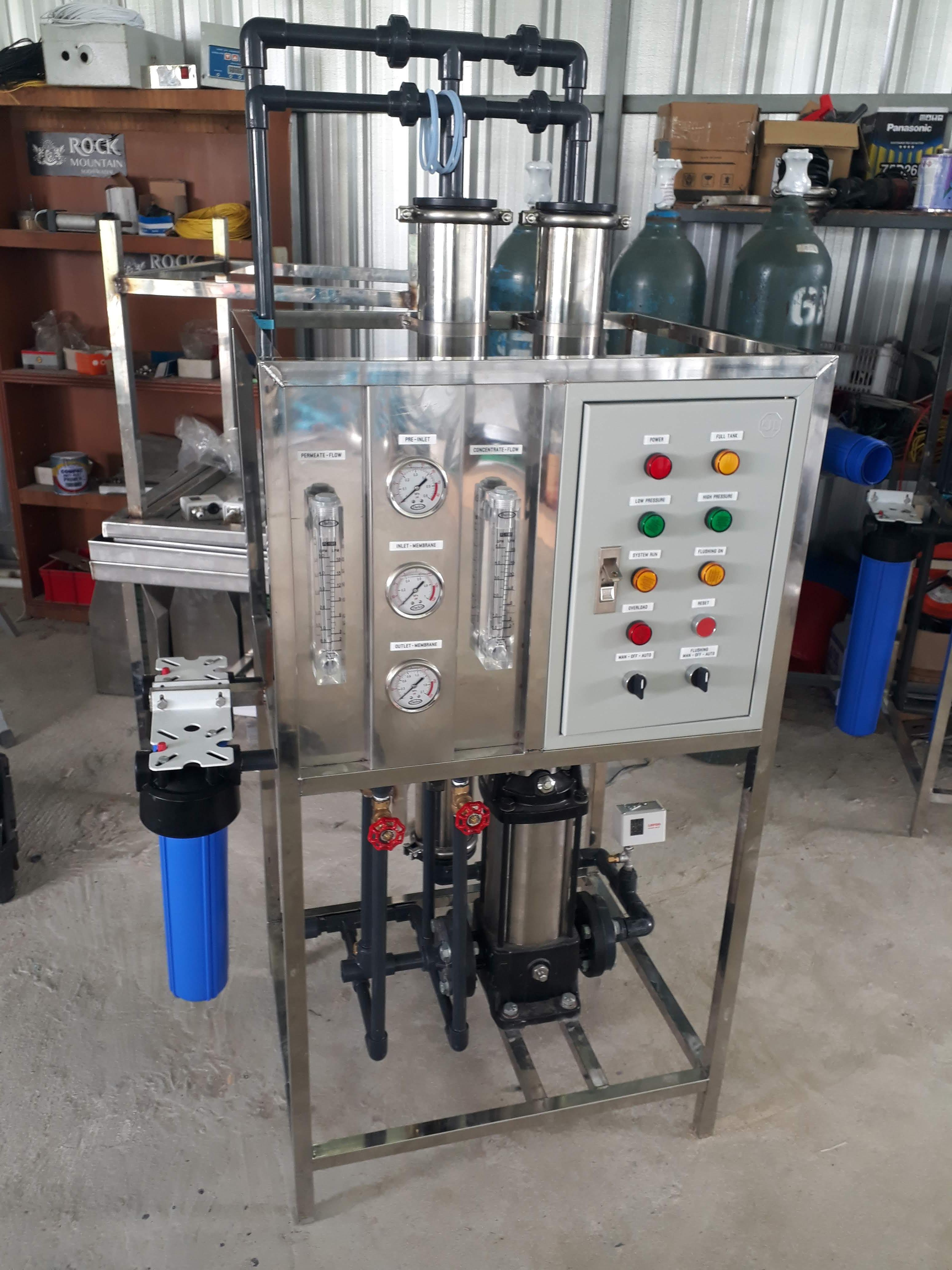 เครื่องกรองน้ำroขนาดกลาง12000ลิตร