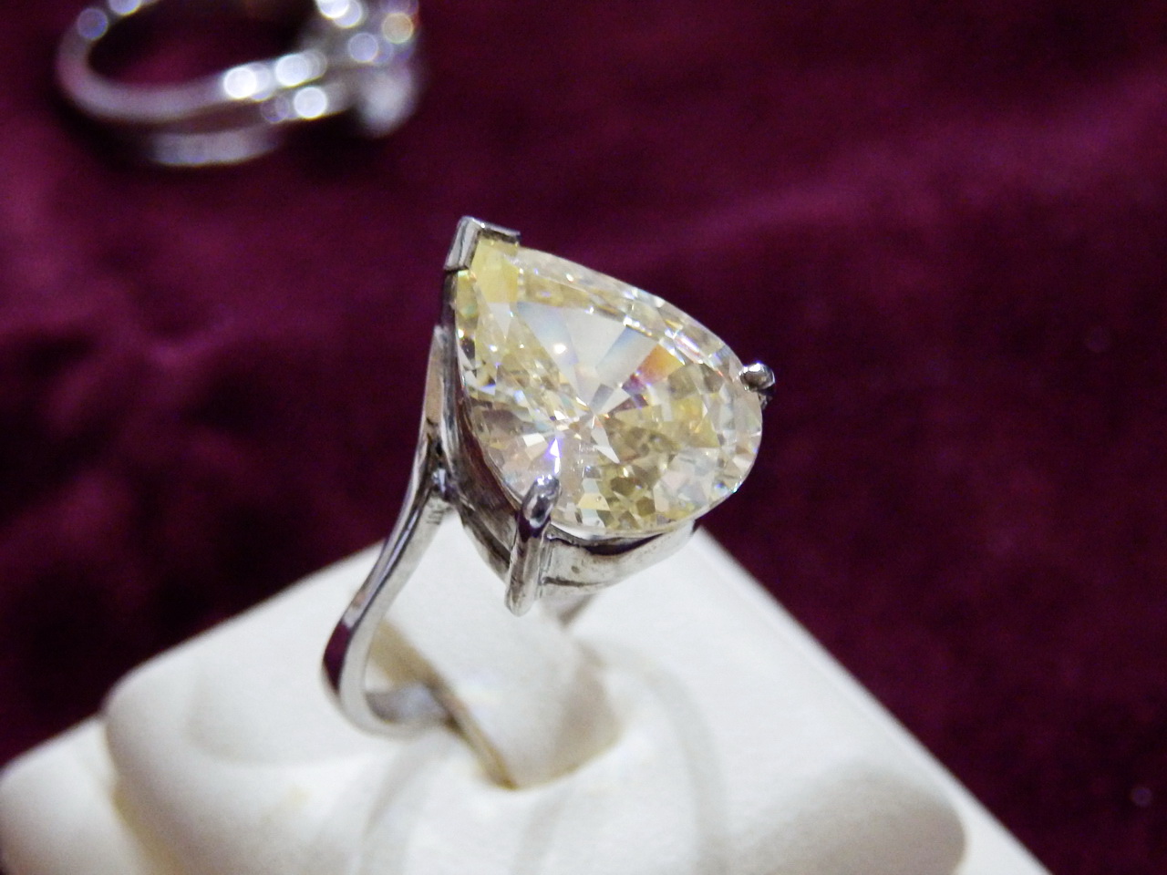 (ลดครึ่งราคา)v143022แหวนเพชรชูหยดน้ำ yellow fancyเม็ดโตน้ำงาม เพชรโคลนนิ่ง สวยเหมือนจริง ราคาเบาหวิว