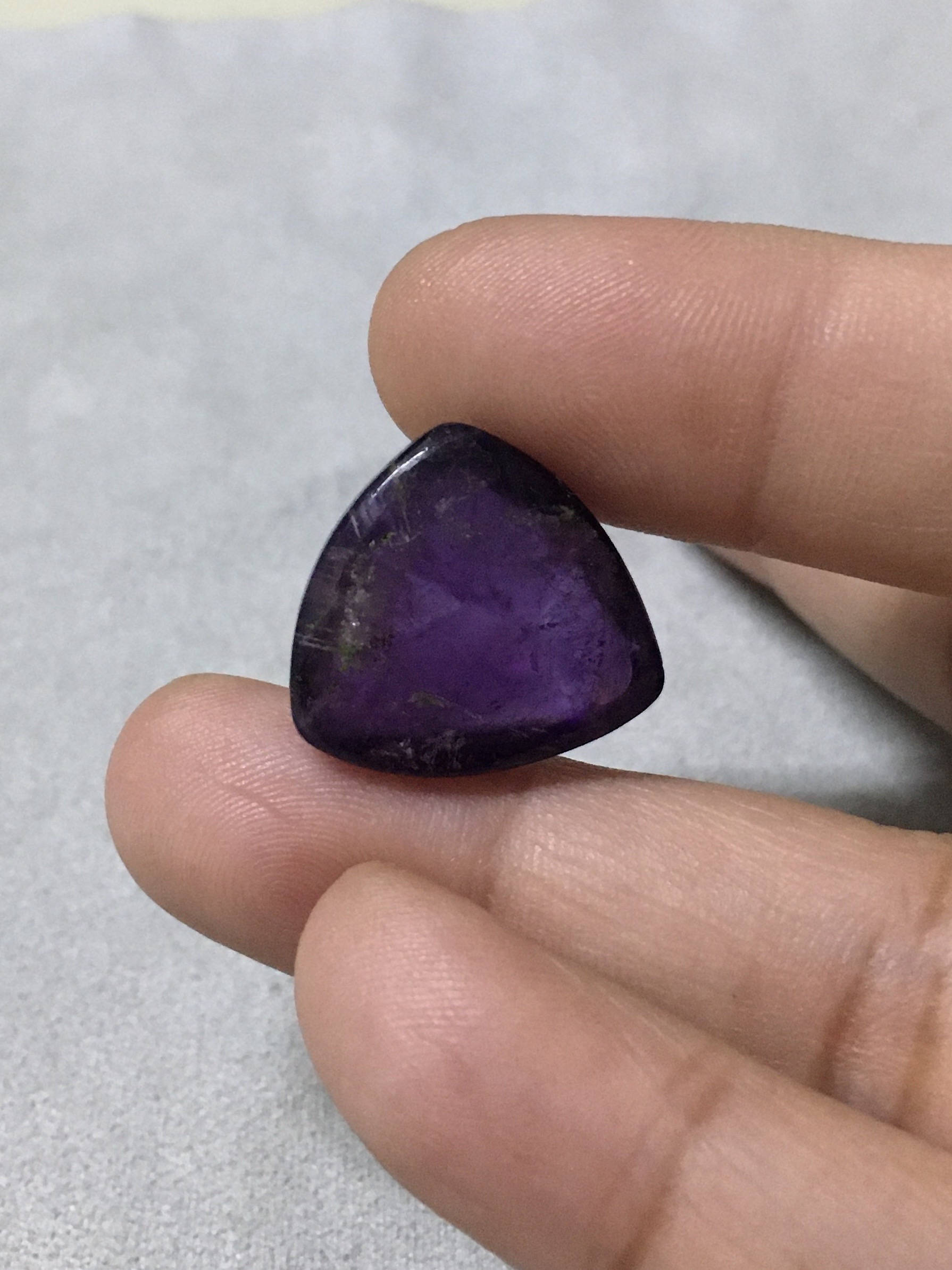 (ของขวัญปีใหม่) AMETHYST อเมทิสต์แท้ 19 กะรัต ทรงทริลเลี่ยน หลังเบี้ย สีสวยเม็ดอวบอ้วง น่ารักมากค่ะ