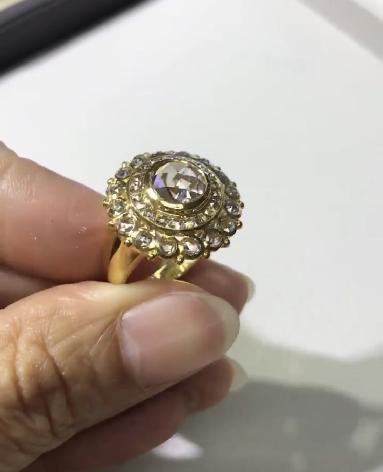 (พิเศษ 79,000 เท่านั้น)แหวนเพชรลูกโลกเหลี่ยมโบราณ เพชรแท้หนักรวม 2.57 กะรัต แบบโบราณแต่ใส่สวยได้ทุกวันค่ะ