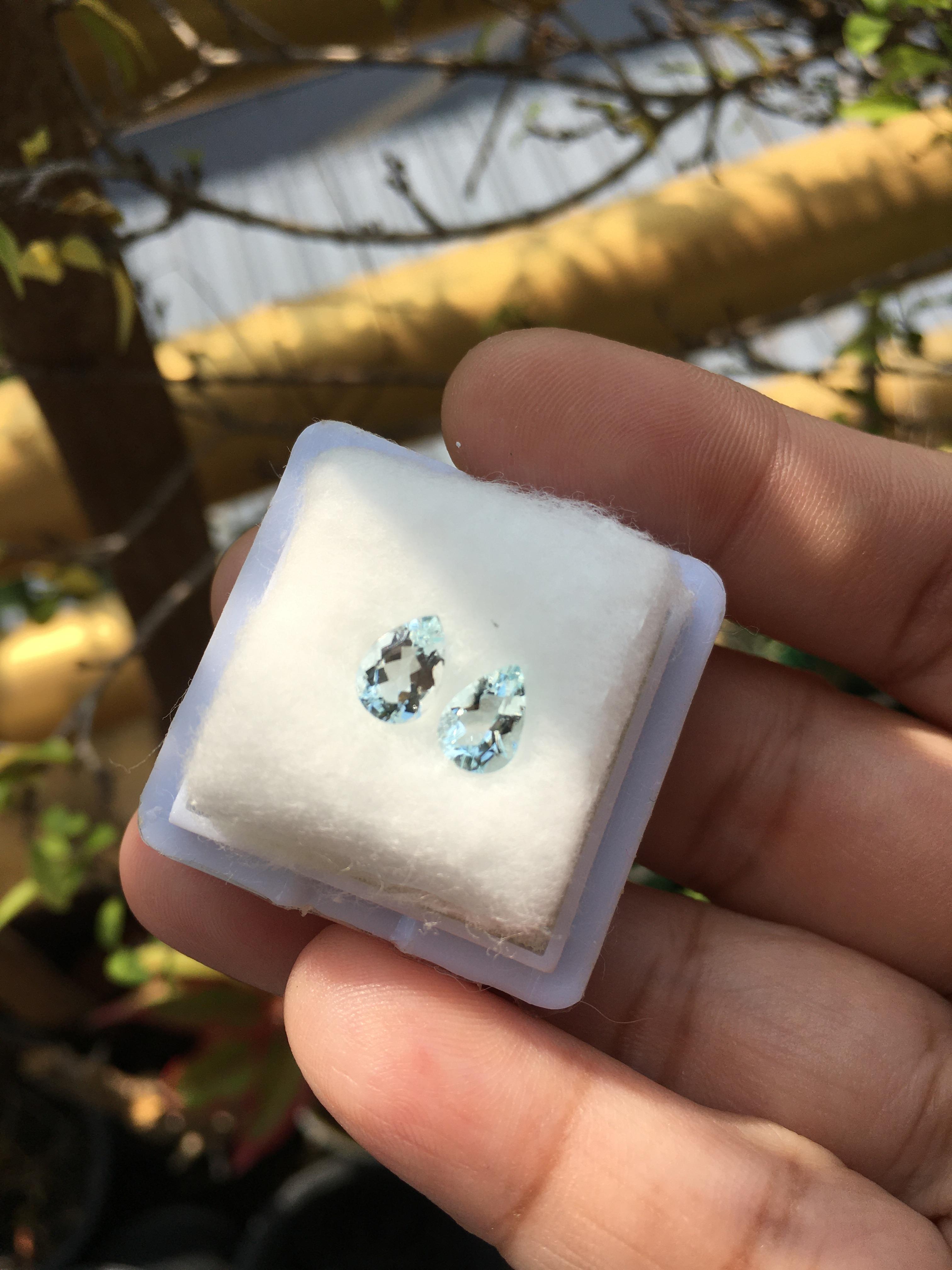 AQUAMARINE อความารีนแท้ 2 เม็ด 1.18 กะรัต ทรงหยดน้ำ เนื้อใส ไฟดี สีฟ้าอ่อนใส หวานม๊าก