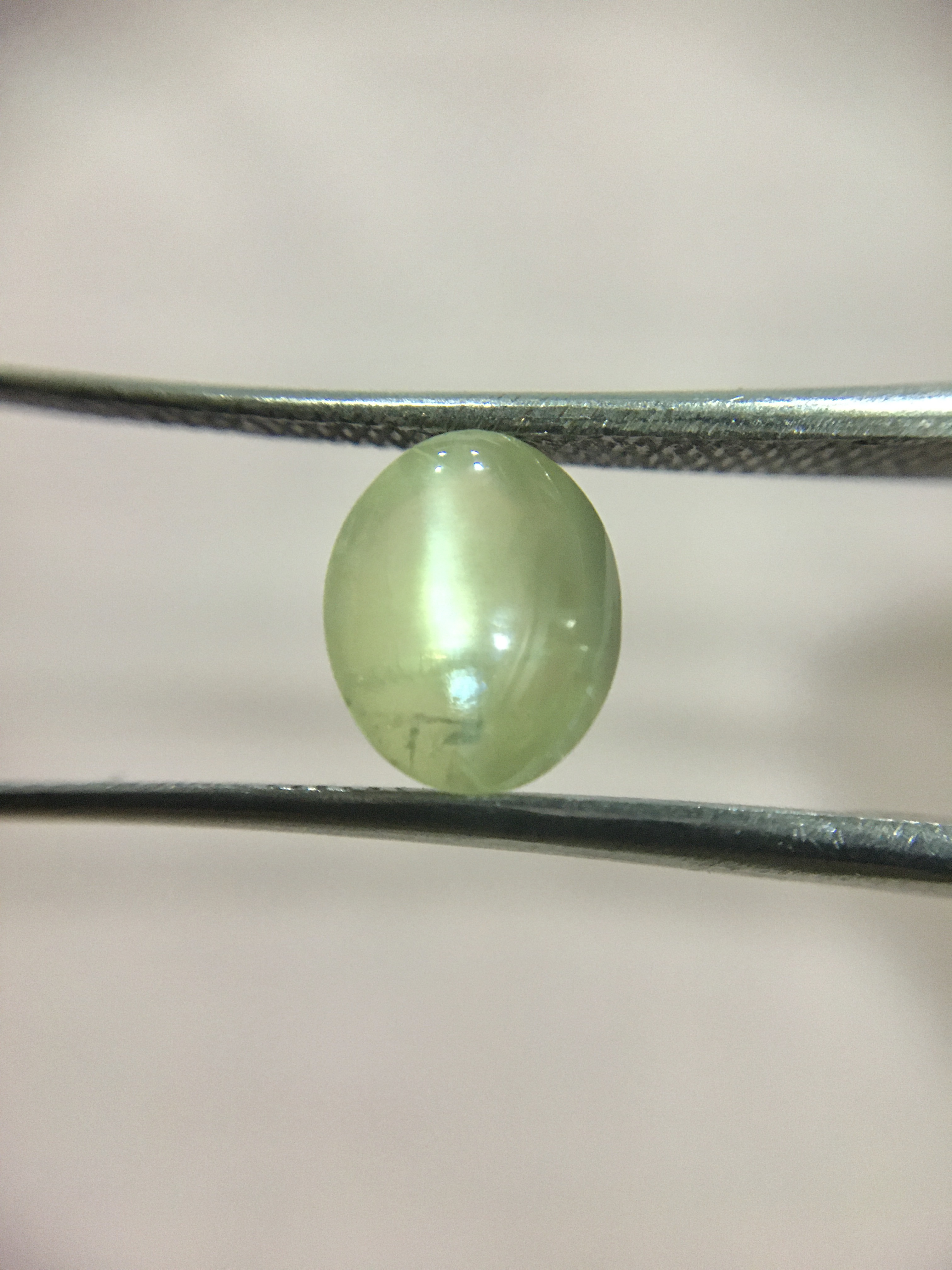 (พลอยแท้ สวยใส )ไพฑูรย์แท้ 1.4 กะรัต (Cat’s eye chrysoberyl)เนื้อใส สะอาด ตาคม มีรอยผลึก ไม่พอใจยินดีคืนเงินจ้า