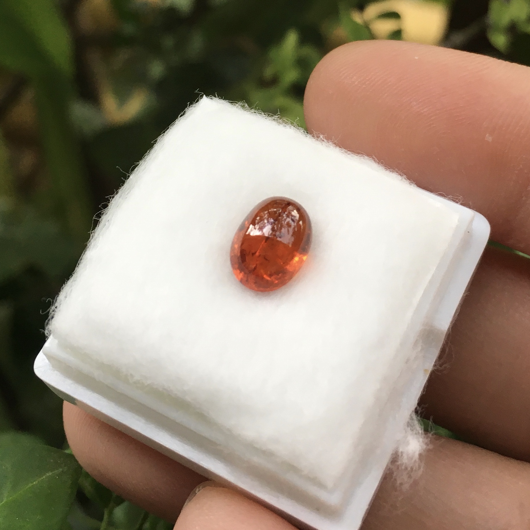 SPESSARTITE สเปซซาไทต์แท้ 2.39 กะรัต พลอยดิบ ธรรมชาติ ไฟดีสีส้มสวย