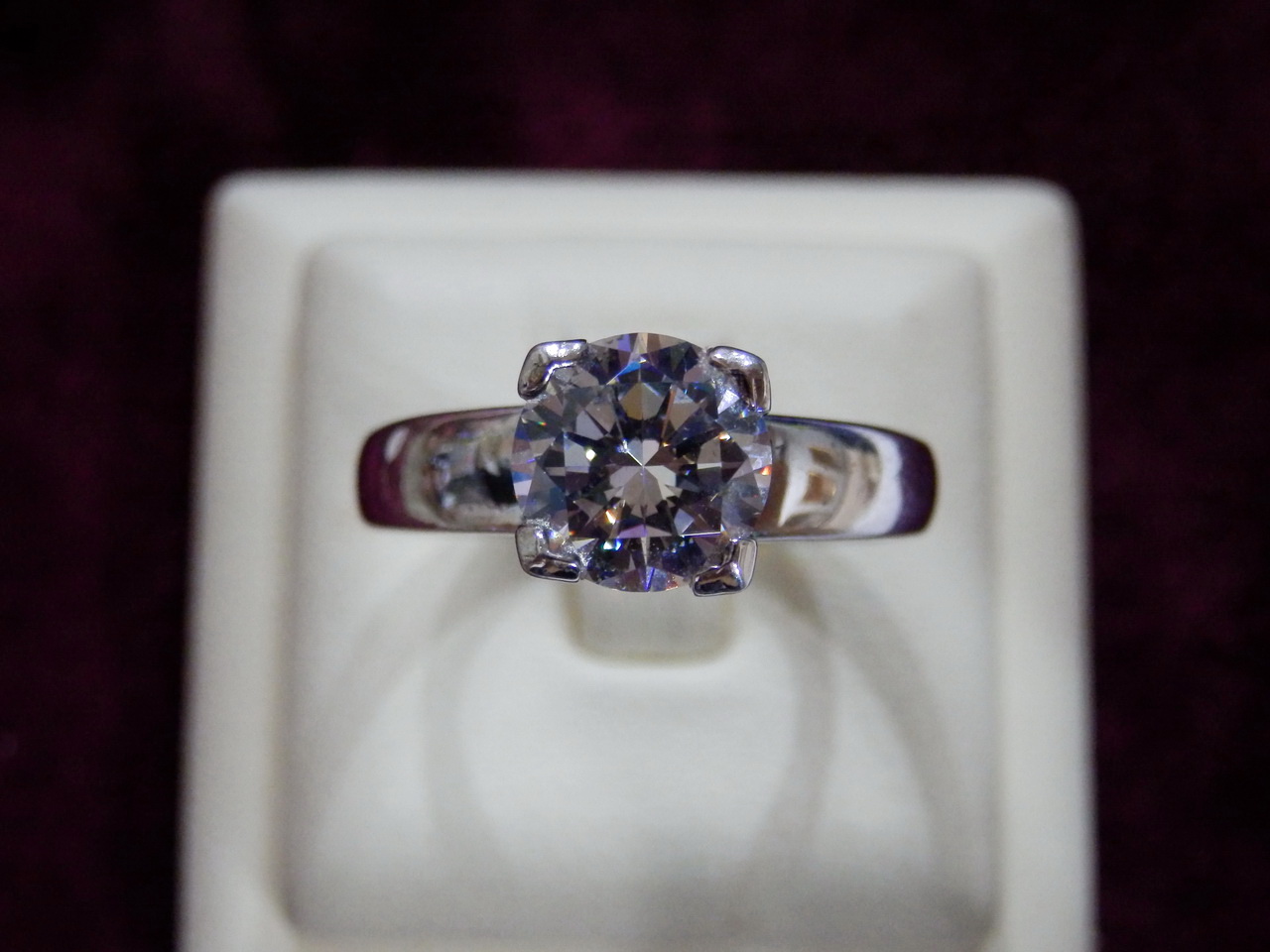 (ลดครึ่งราคา)v2207แหวนเพชรชูขนาด 8 มม.น้ำงาม เพชรโคลนนิ่ง สวยเหมือนจริง ราคาเบาหวิว