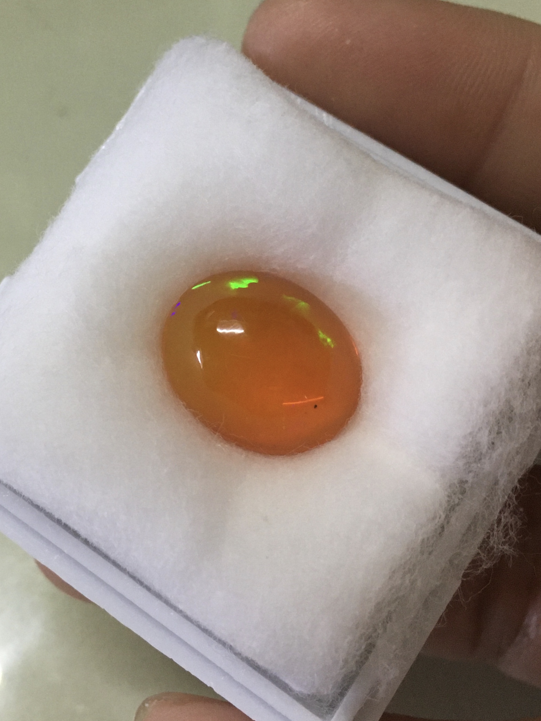 FIRE OPAL โอปอลไฟ แท้ 6.8 กะรัต ทรงไข่อ้วนๆ รุ้งหลากสี สวยธรรมชาติสร้าง