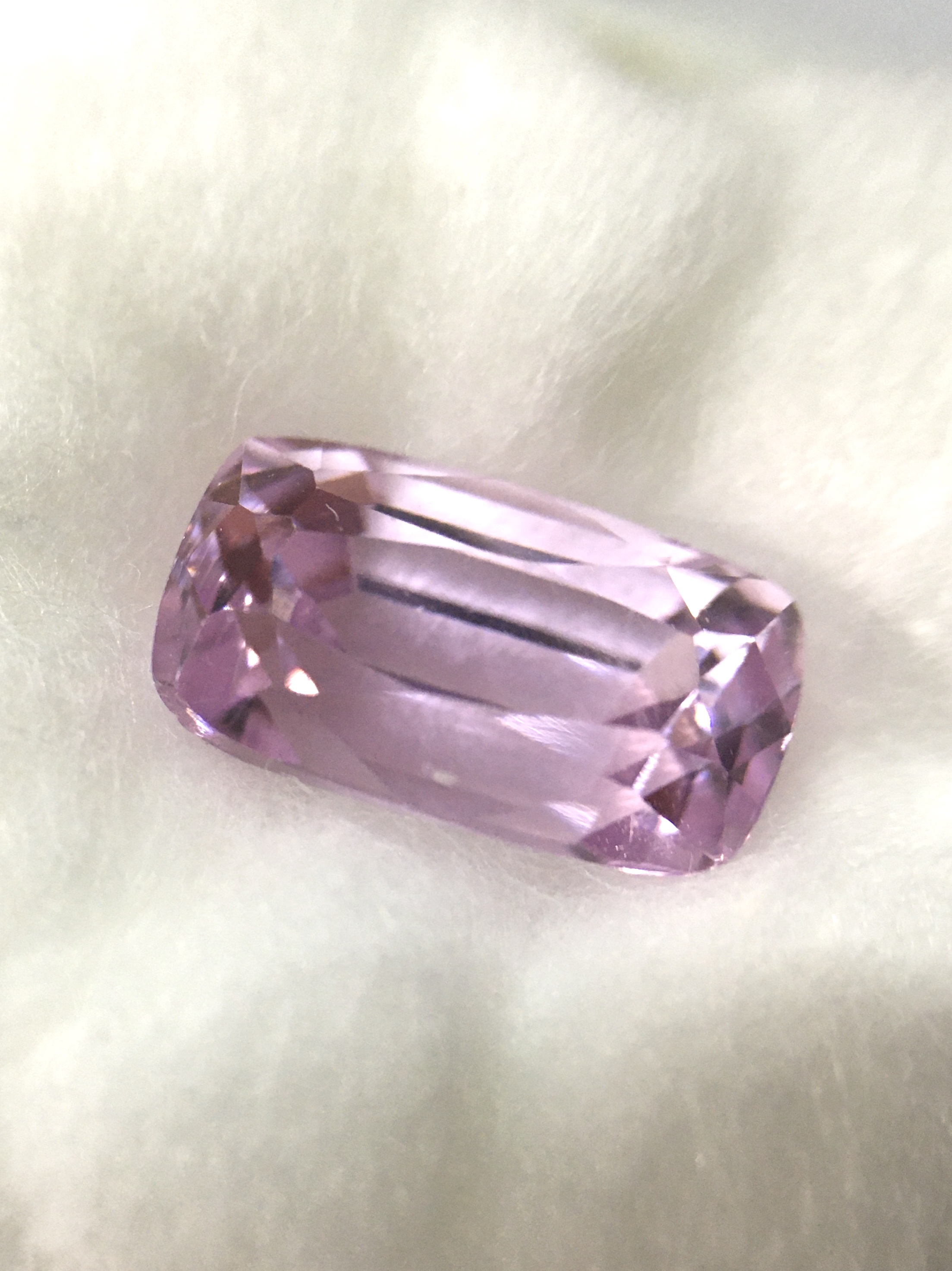 (ขายแล้ว)KUNZITE คุนไซต์ แท้ 3.2 กะรัต สีชมพูอ่อยสวยสดใส เนื้อสะอาด ไฟดี พลอยแท้ พลอยสวยน่าสะสม
