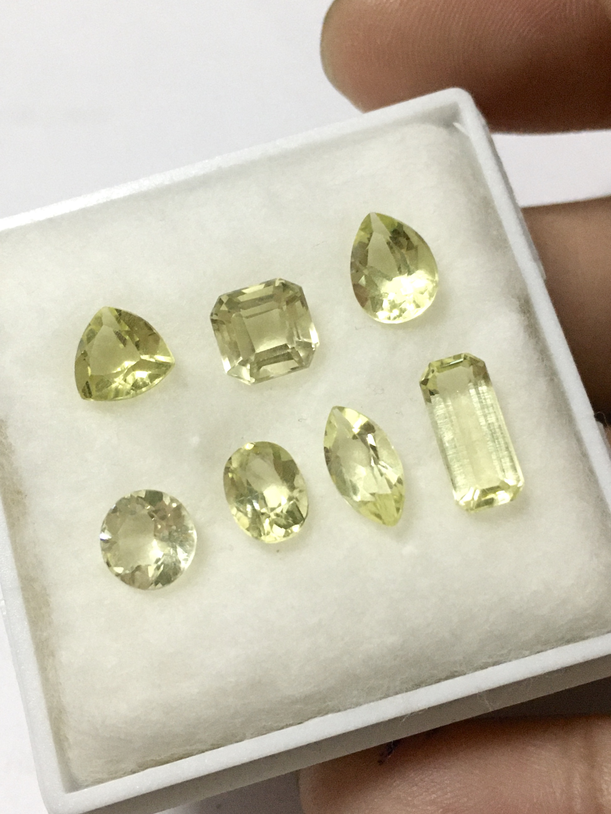 (หวานๆ วาเลนไทน์ เริ่มต้น 129 ) LEMON QUARTZ เลมอนควอทซ์ แท้ 7 เม็ด 7 เชพ สวยน่ารักไฟดีทุกเม็ดจ้า